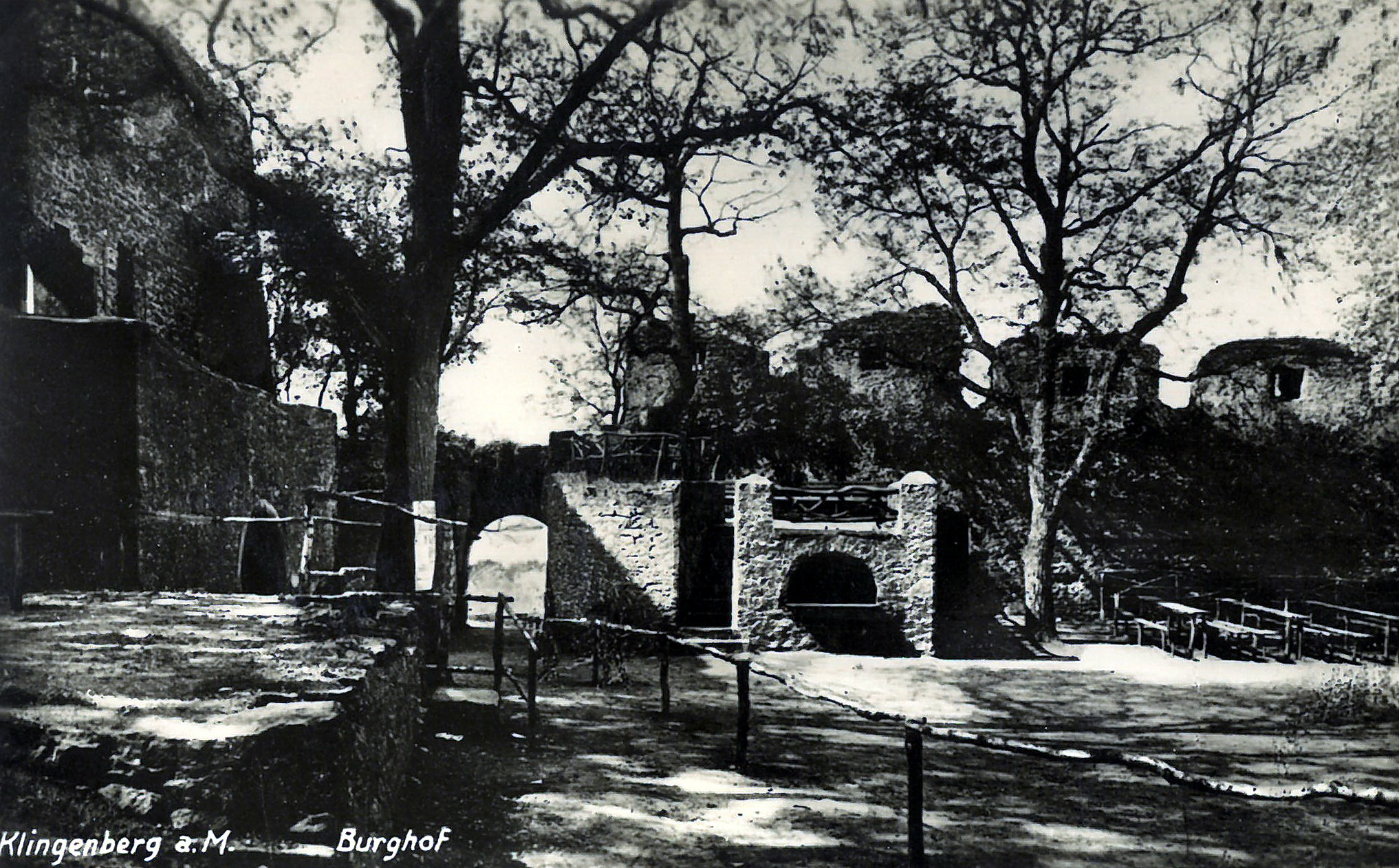 Ansichtskarte des Innenhofes um 1960