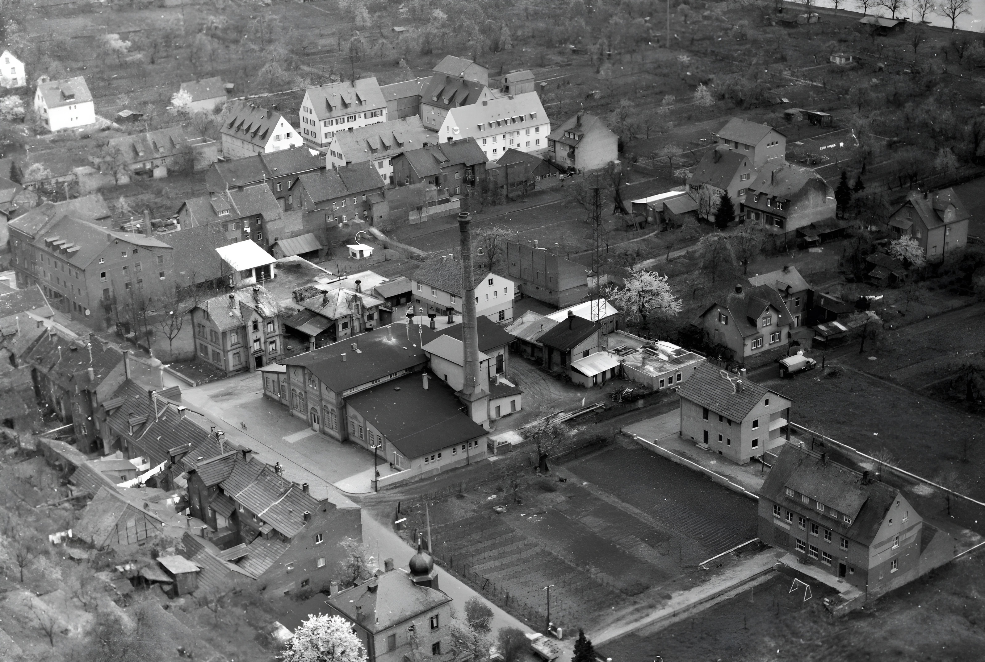 Luftbild mit Elektrizitätswerk