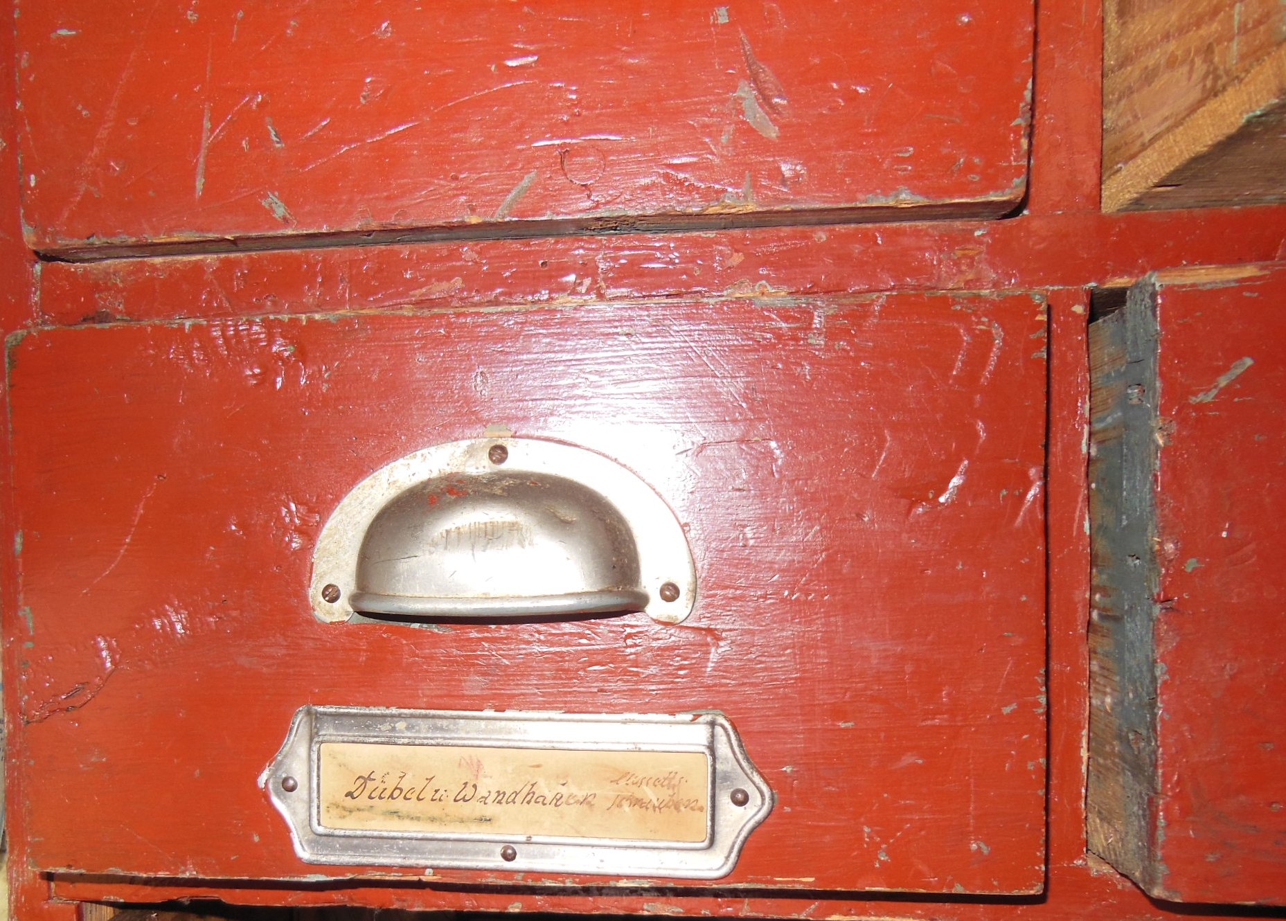 Schubladenschrank (Detail)