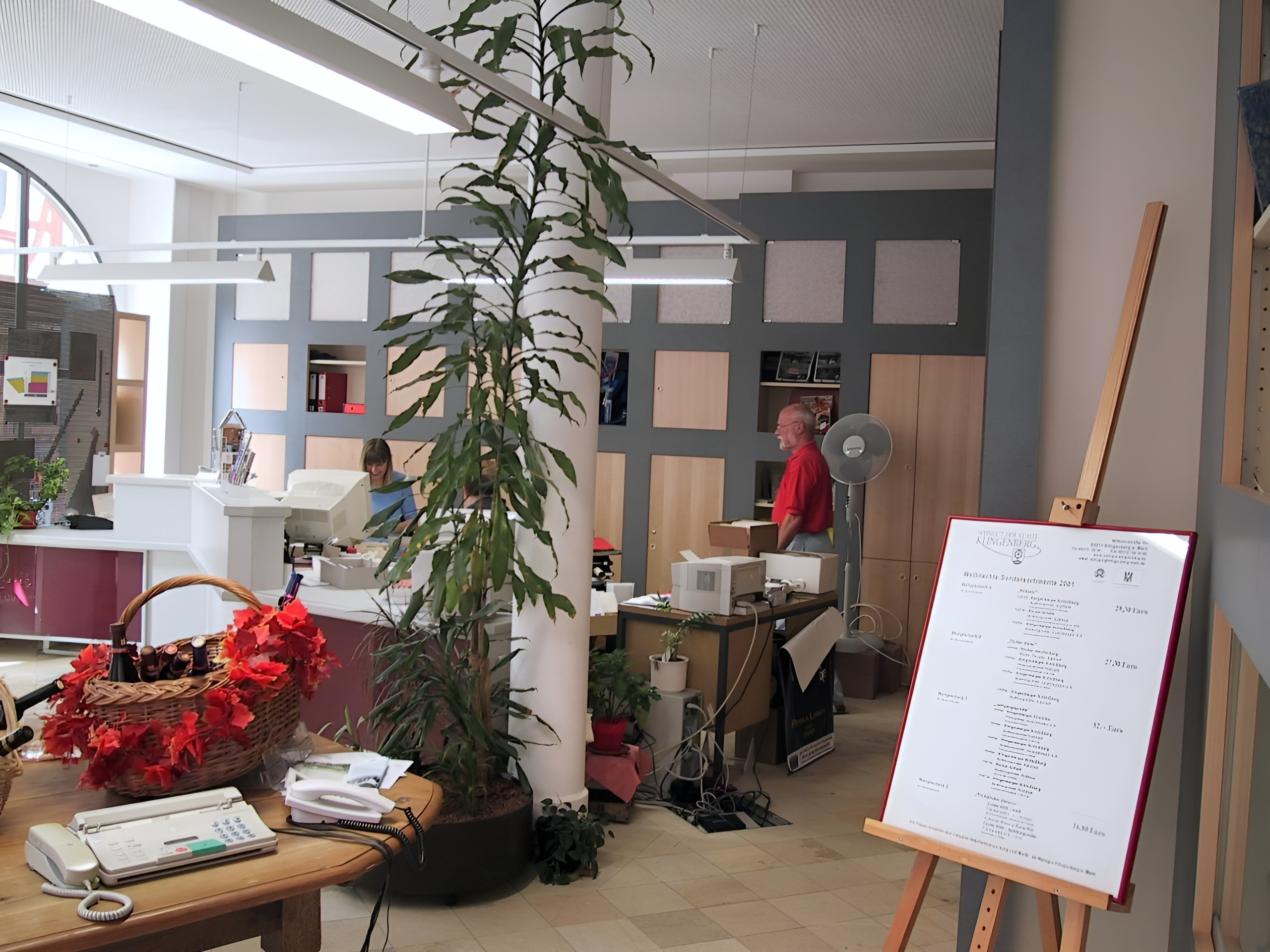 In der Touristinformation im Jahr 2002