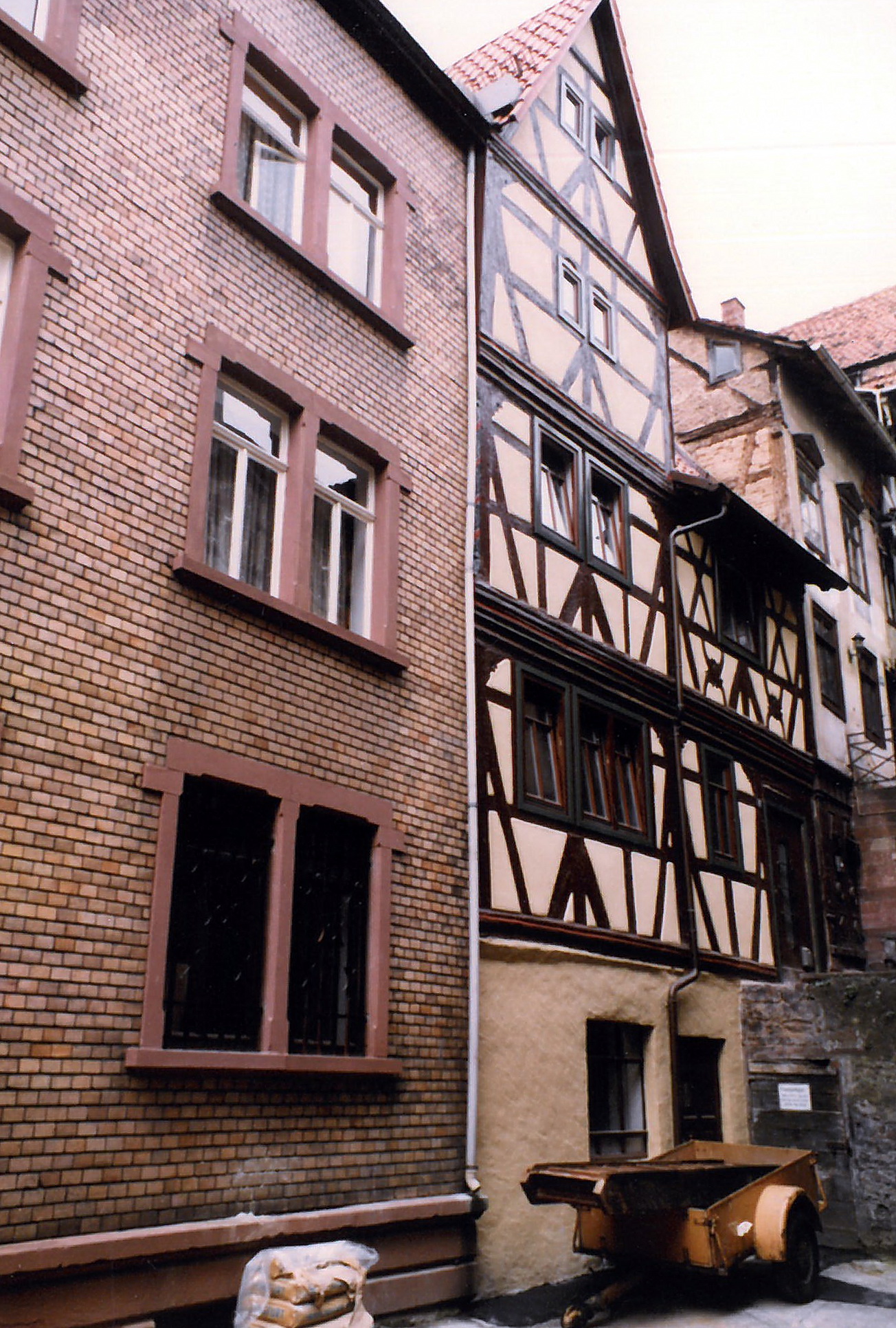 Hauptstraße 45-55 (auch Hühnerhof genannt)