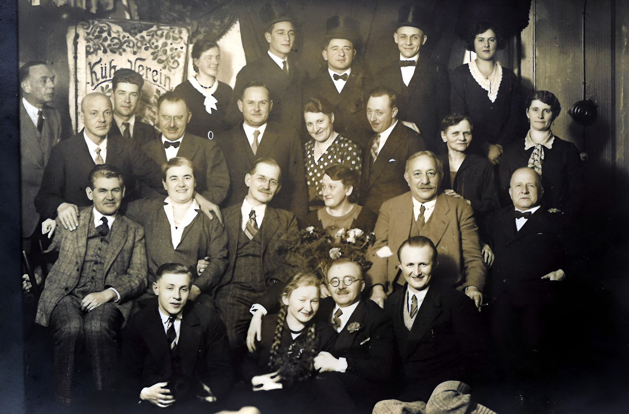 Gruppenfoto Abschiedsfeier im Gasthof "Zur Stadt Klingenberg" (Bes. Josef Dauphin) 1933