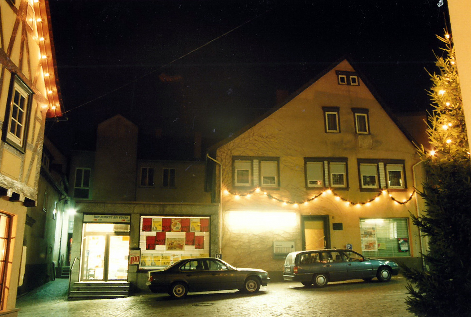 EDEKA-Markt Ebert in weihnachtlichem Licht