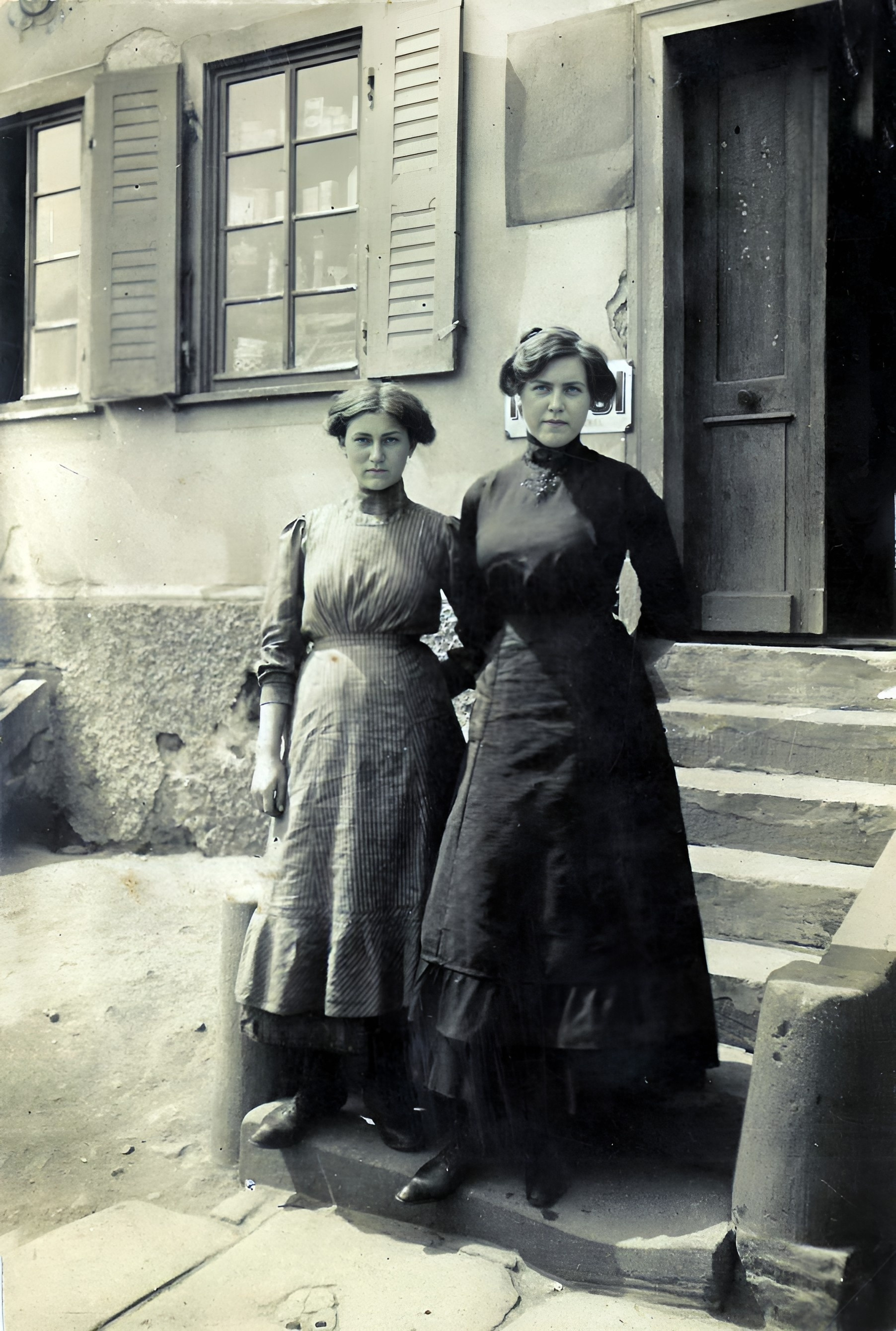 Vor dem Anwesen Hauptstraße 25