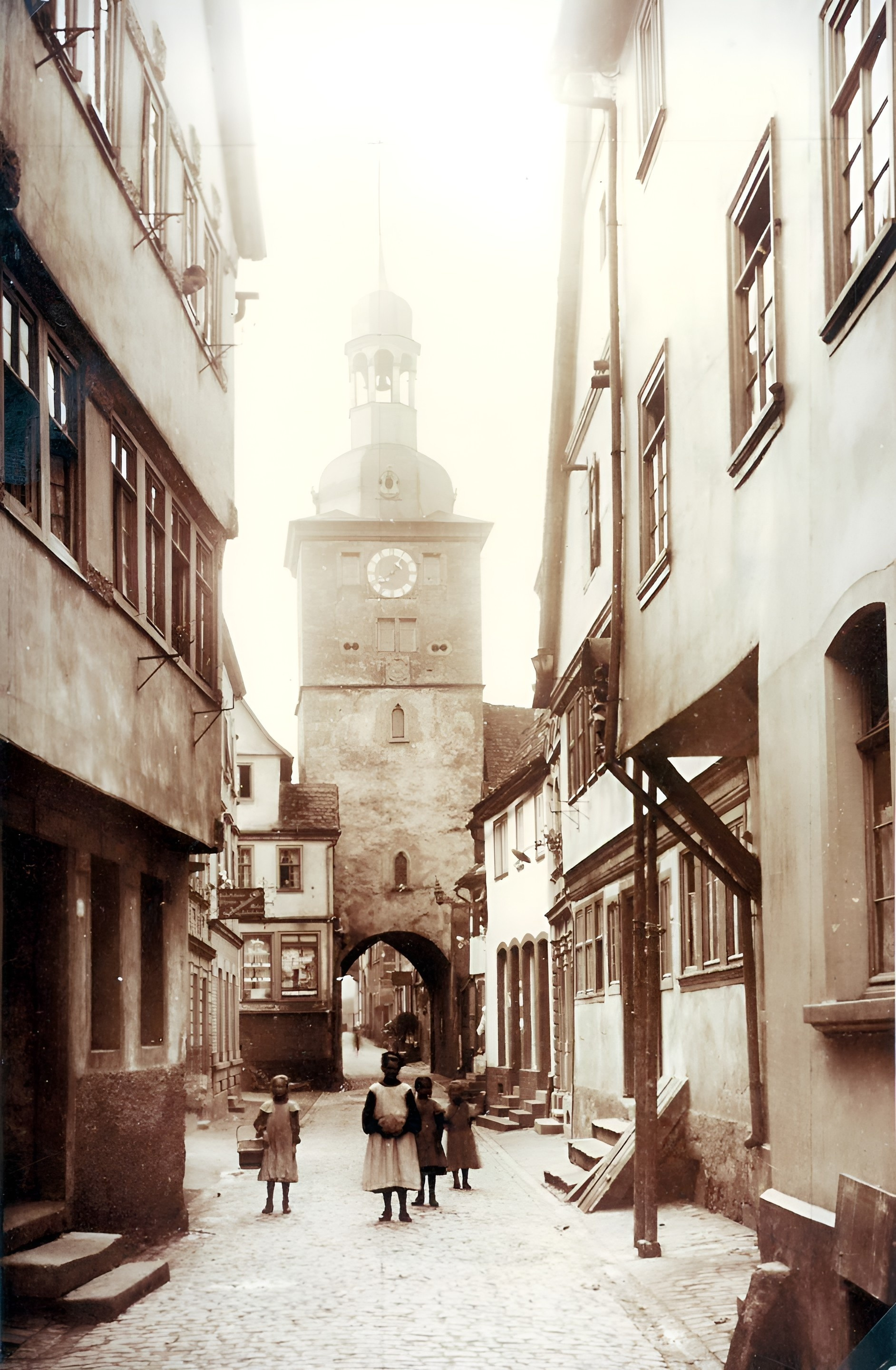 Blick in die Hauptstraße in Richtung Brunntorturm