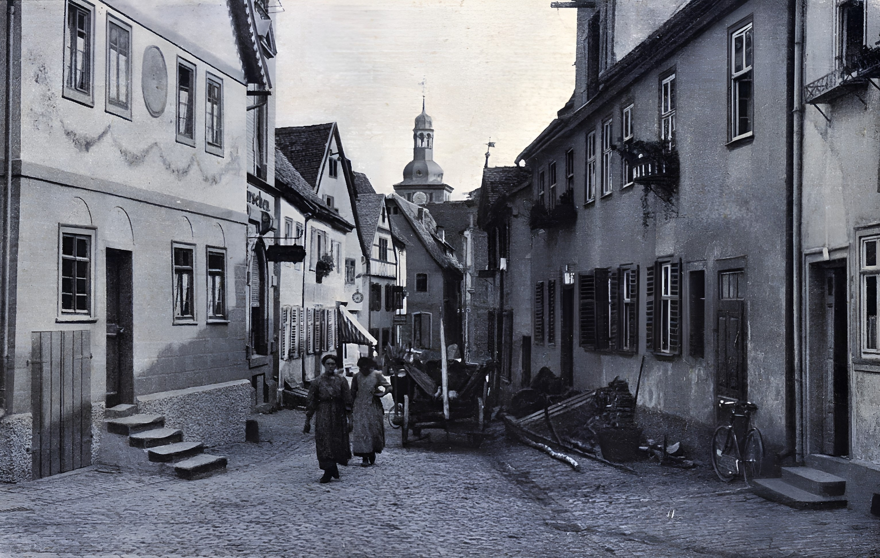 Blick in die Straße "In der Altstadt" in Richtung Brunntorturm um 1930