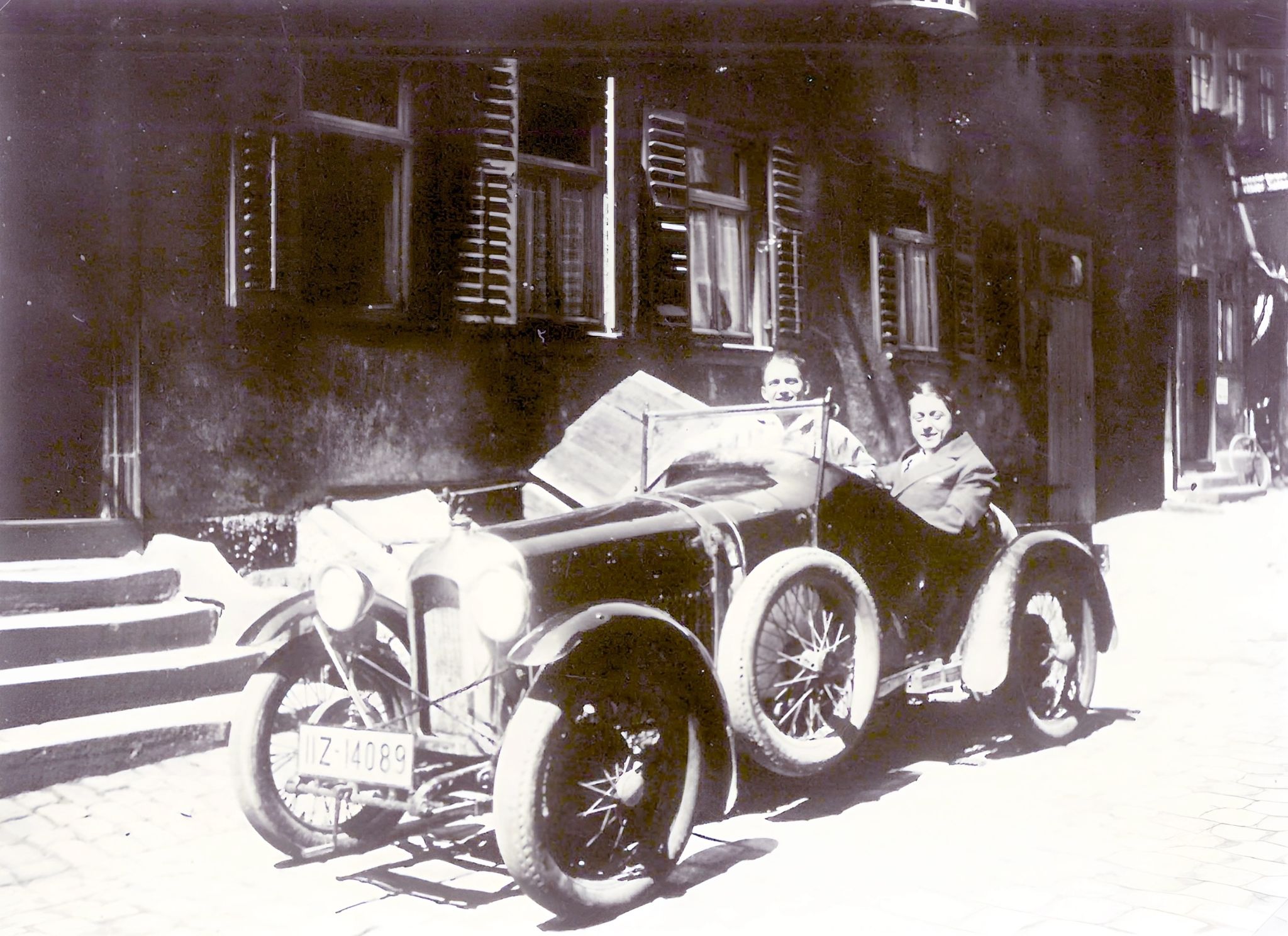Kraftwafen vor dem Anwesen  "In der Altstadt 8" (Haus Reichert) um 1930