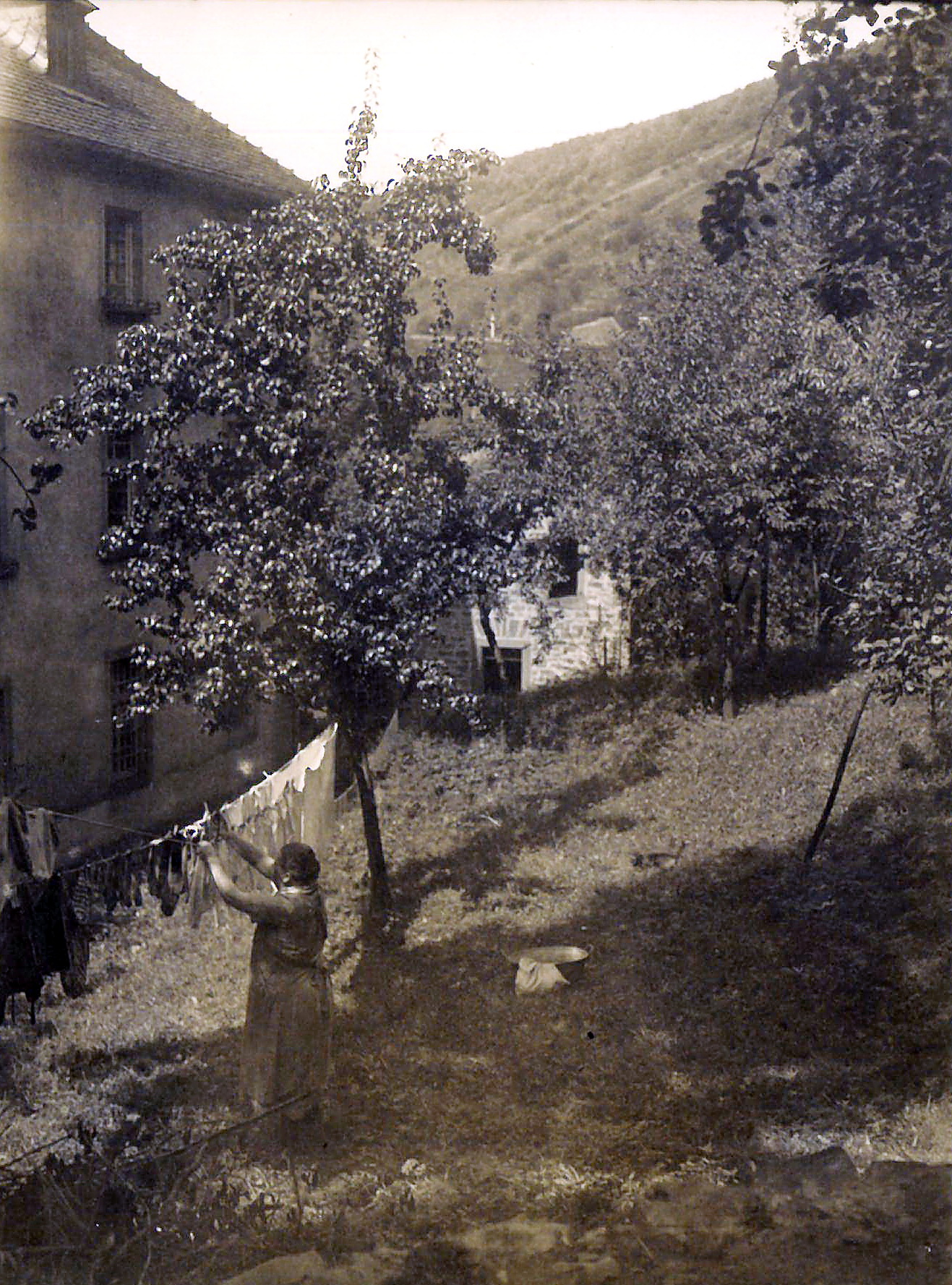 Hinter dem Polizeihaus