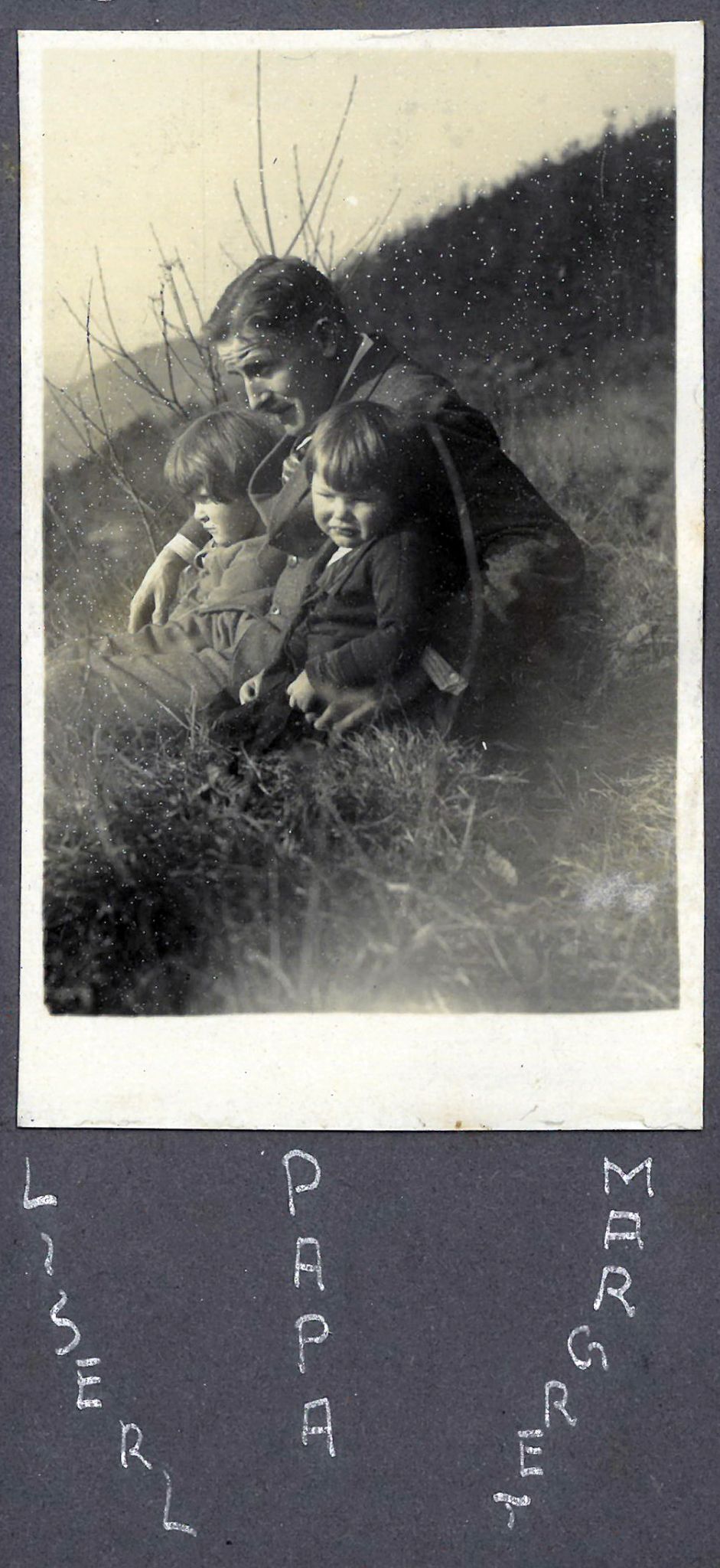 Valentin Pfister mit Elisabeth und Margarete