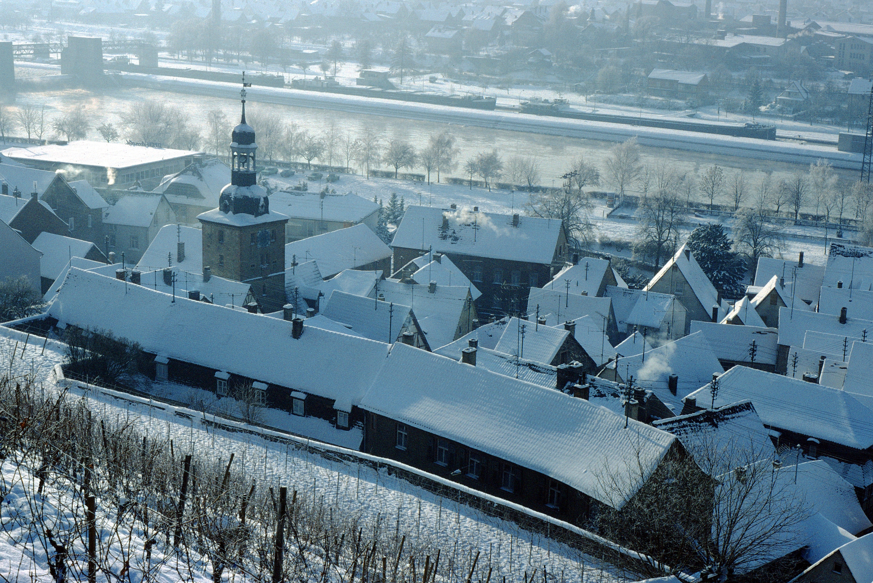 Die Kirchenstraße 9 - 11 (Zehntscheuer und Gefängnis)