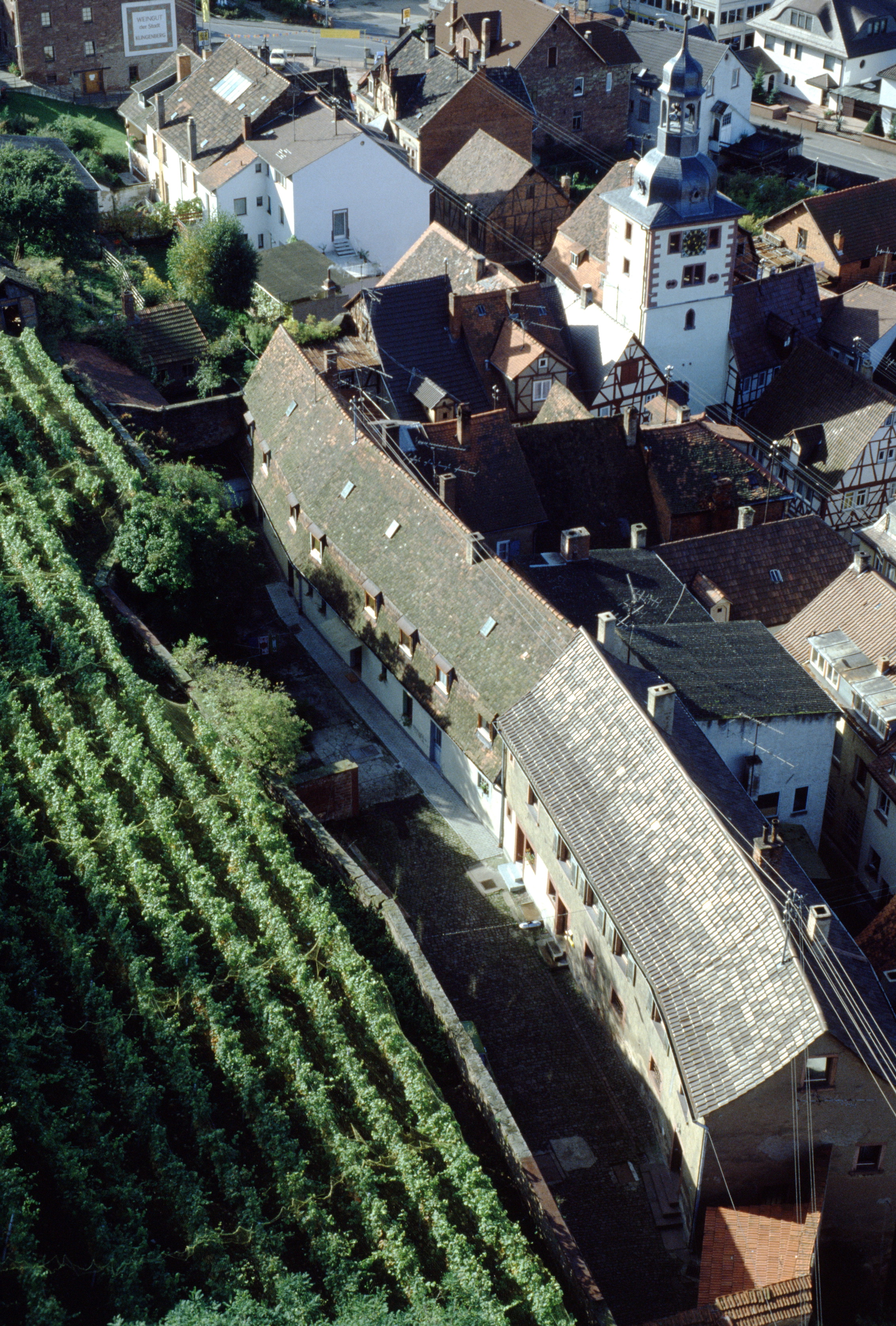 Blick vom Kirchturm auf die Zehntscheuer