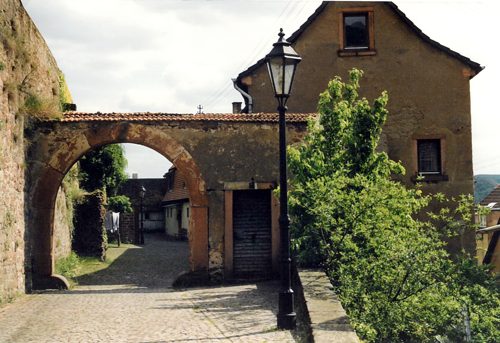 Der Eingang zur Zentscheuer 1993