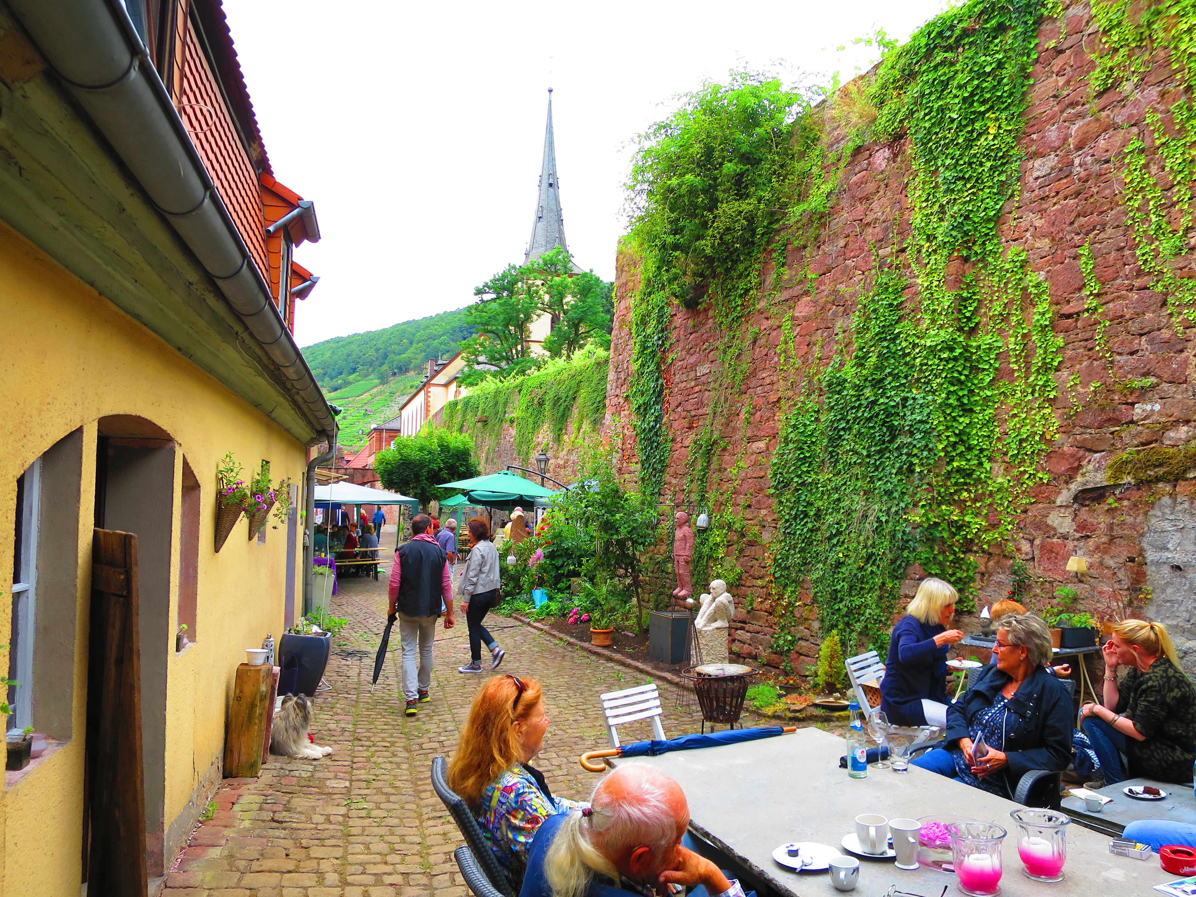 Künstlercafé im Hof des "Alten Gefängnises"