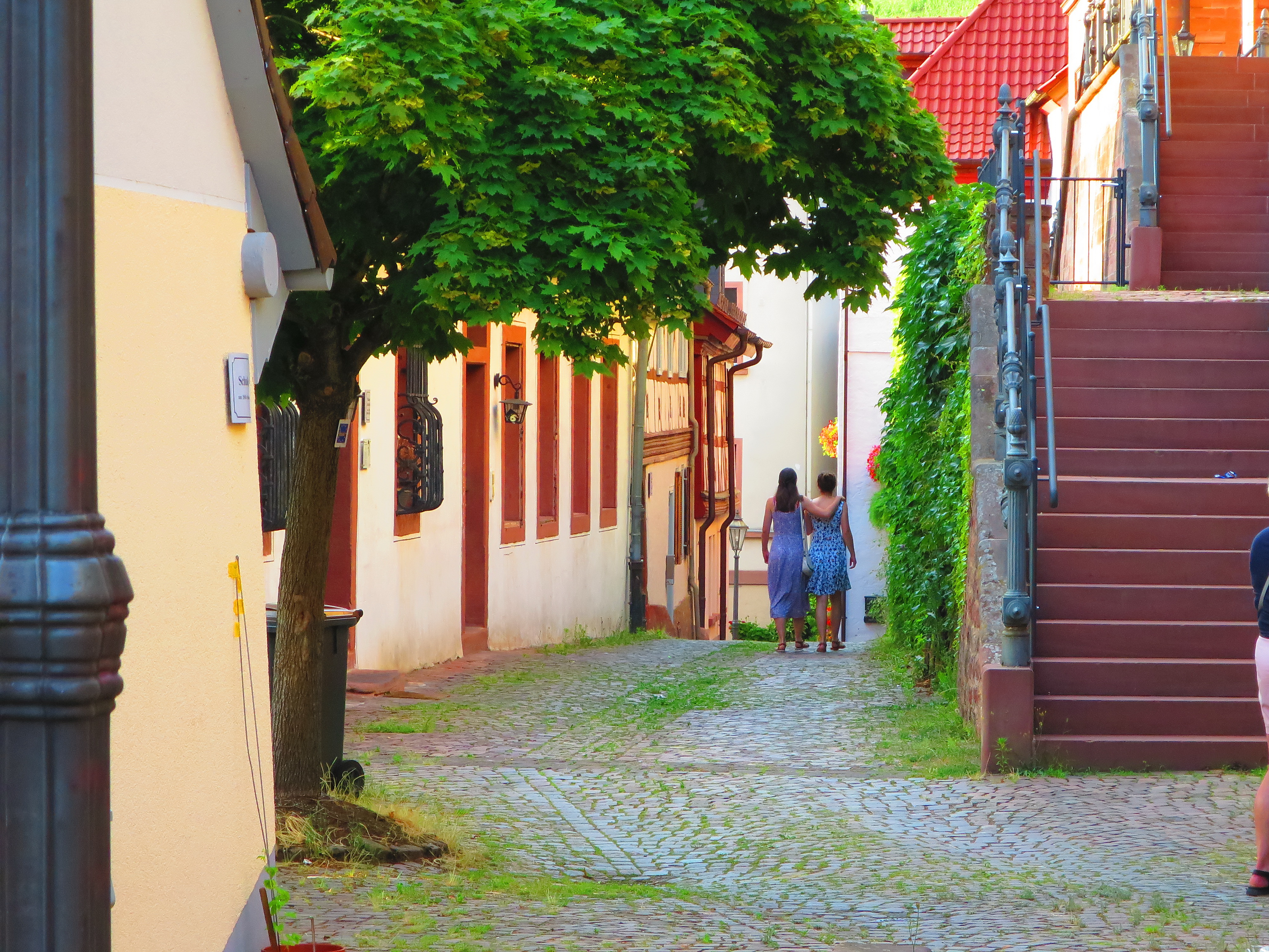Die Kirchenstraße mit Eingang zum alten Rentamt