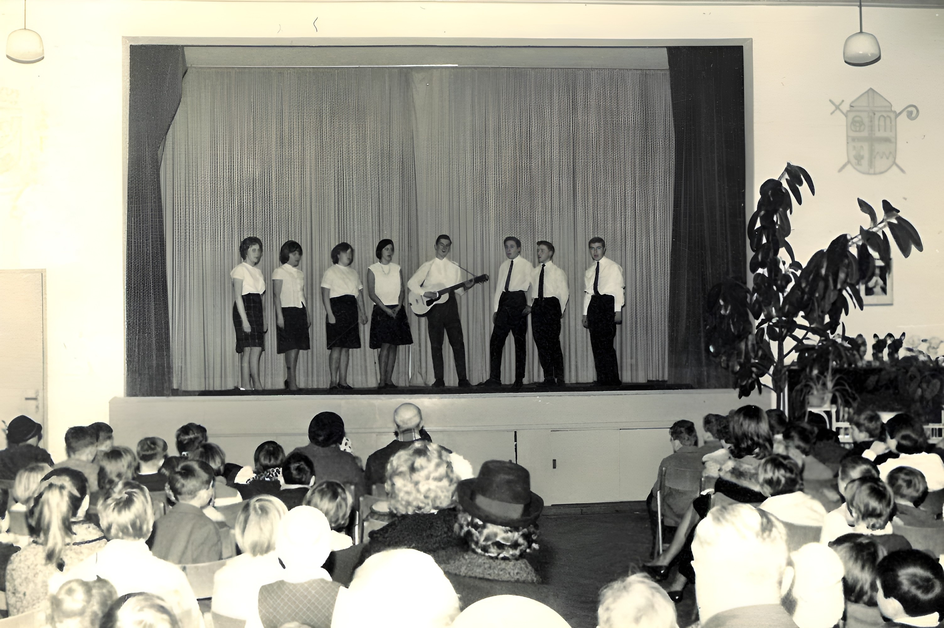Faschingsball der kath. Jugend im Pfarrheim Klingenberg 1966