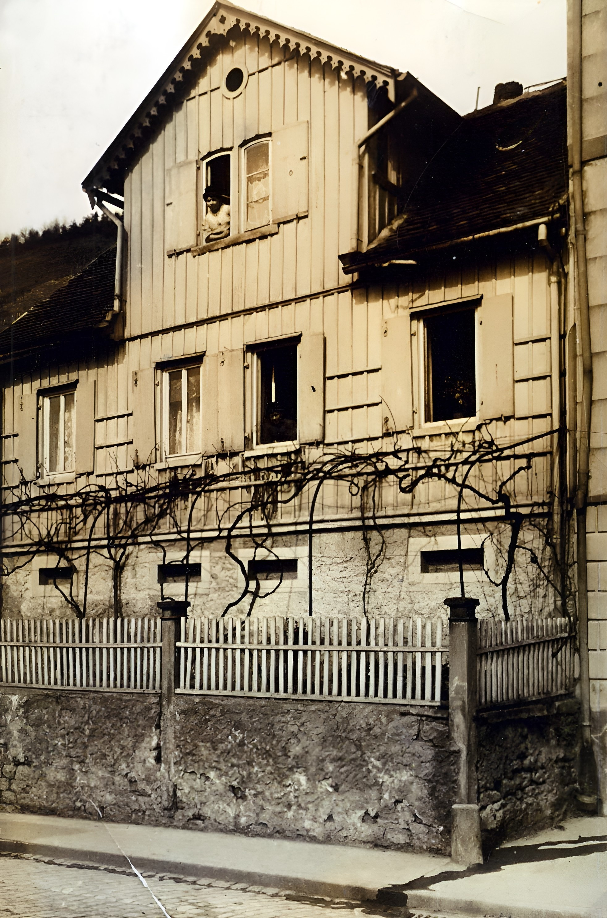 Die Ludwigstraße 74, Haus des Fotografen Samhabers