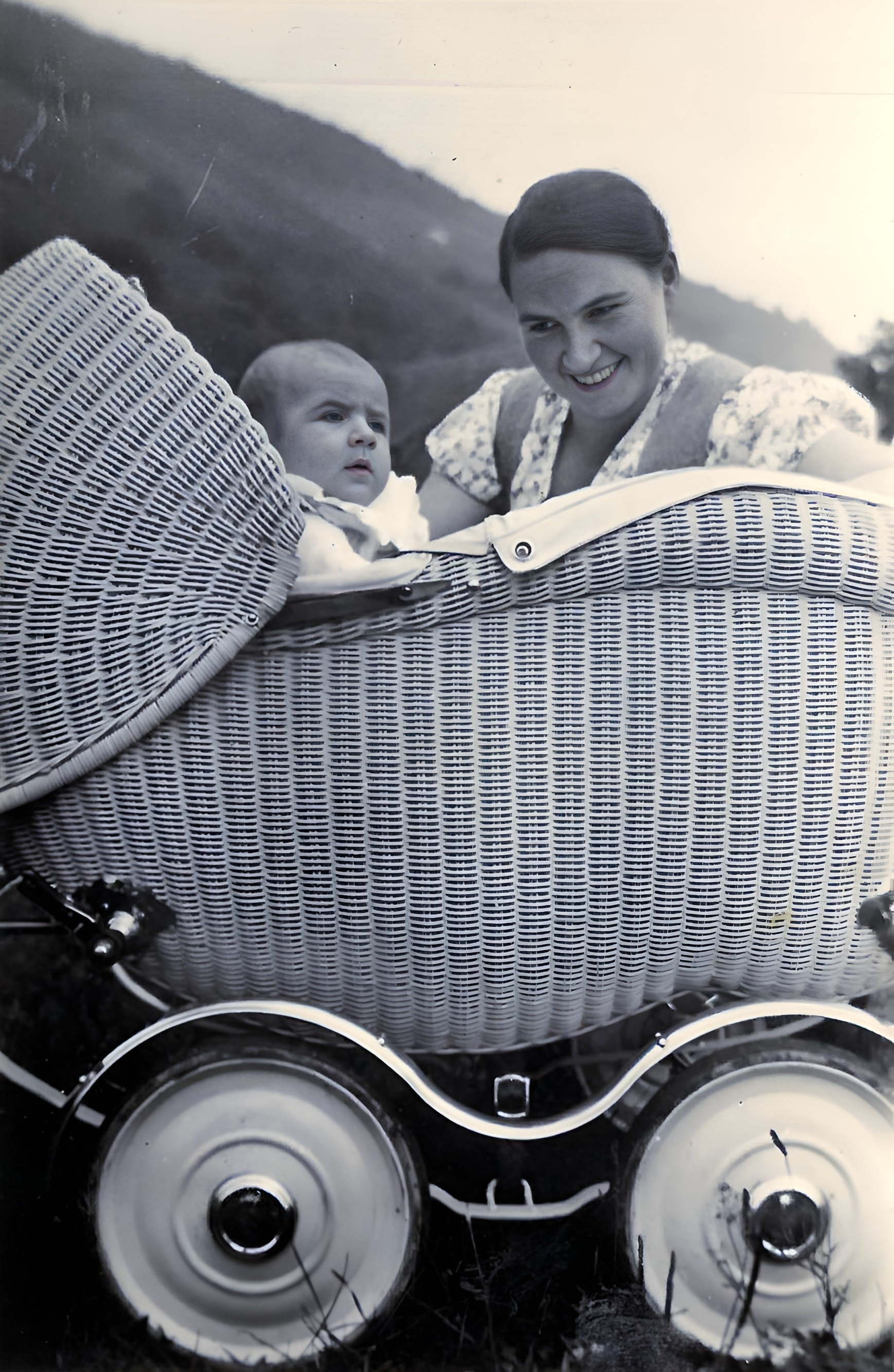 Friedel Mallad (geb. Eckert) mit Sohn Werner im Jahr 1939