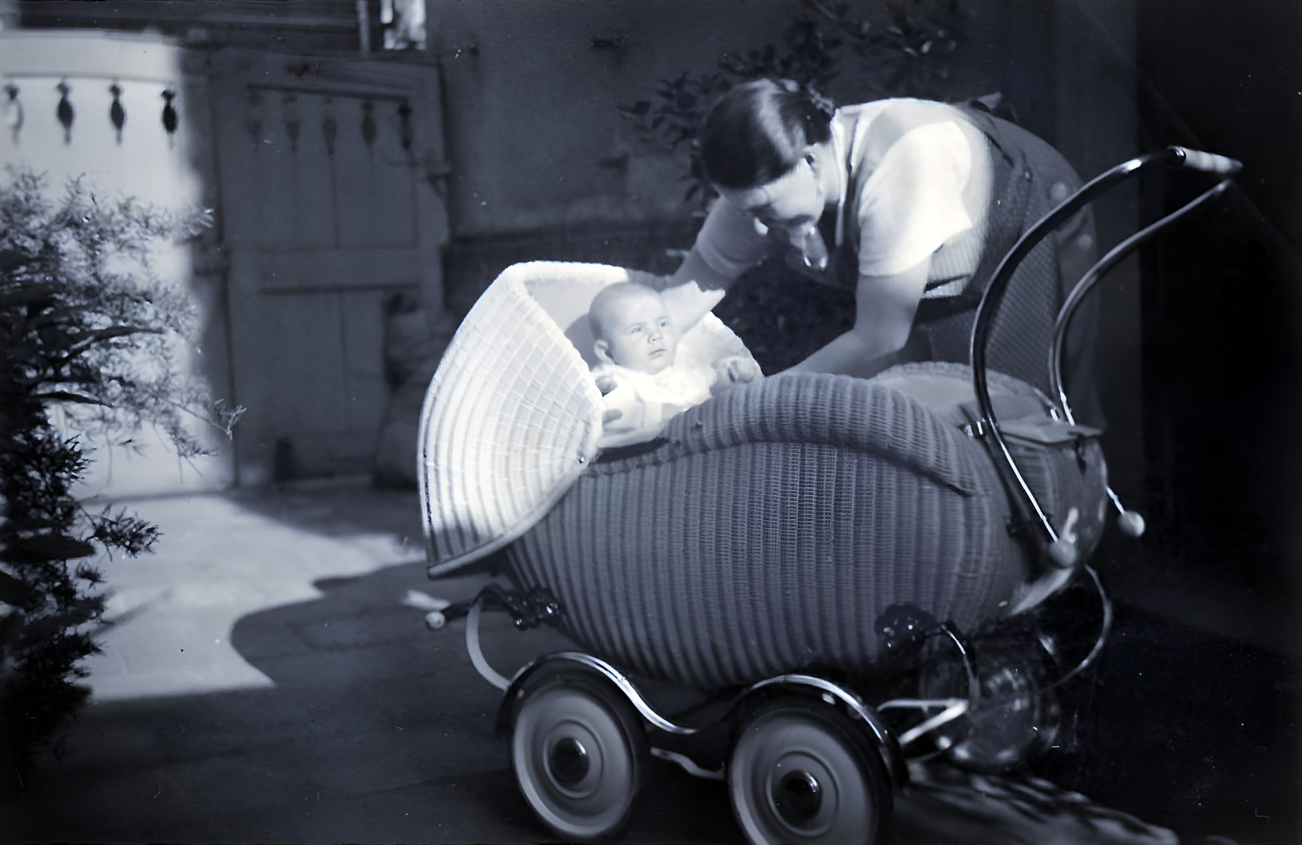 Friedel Mallad (geb. Eckert) mit Sohn Werner im Jahr 1939