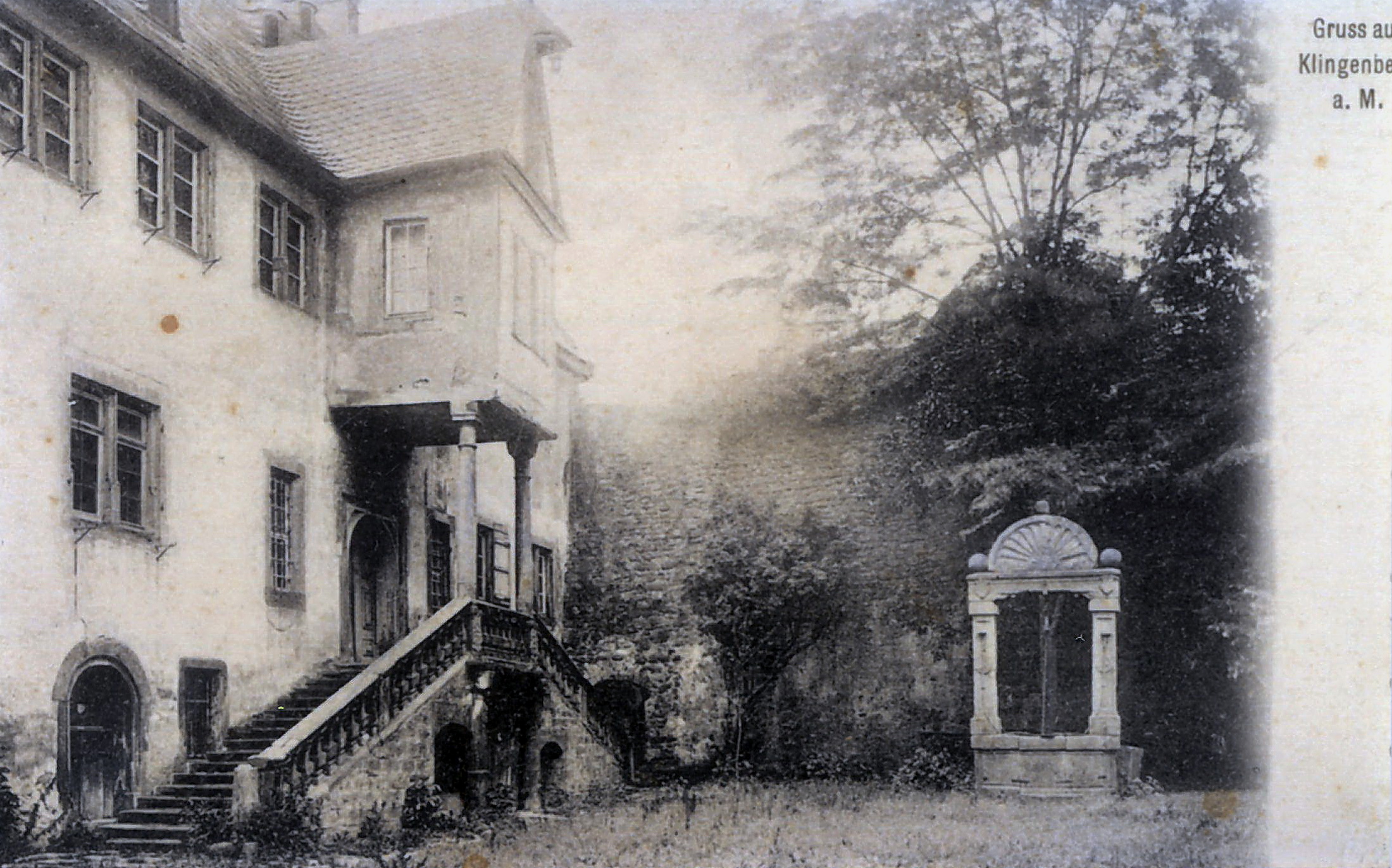 Schlosshof und Haupthaus um 1930