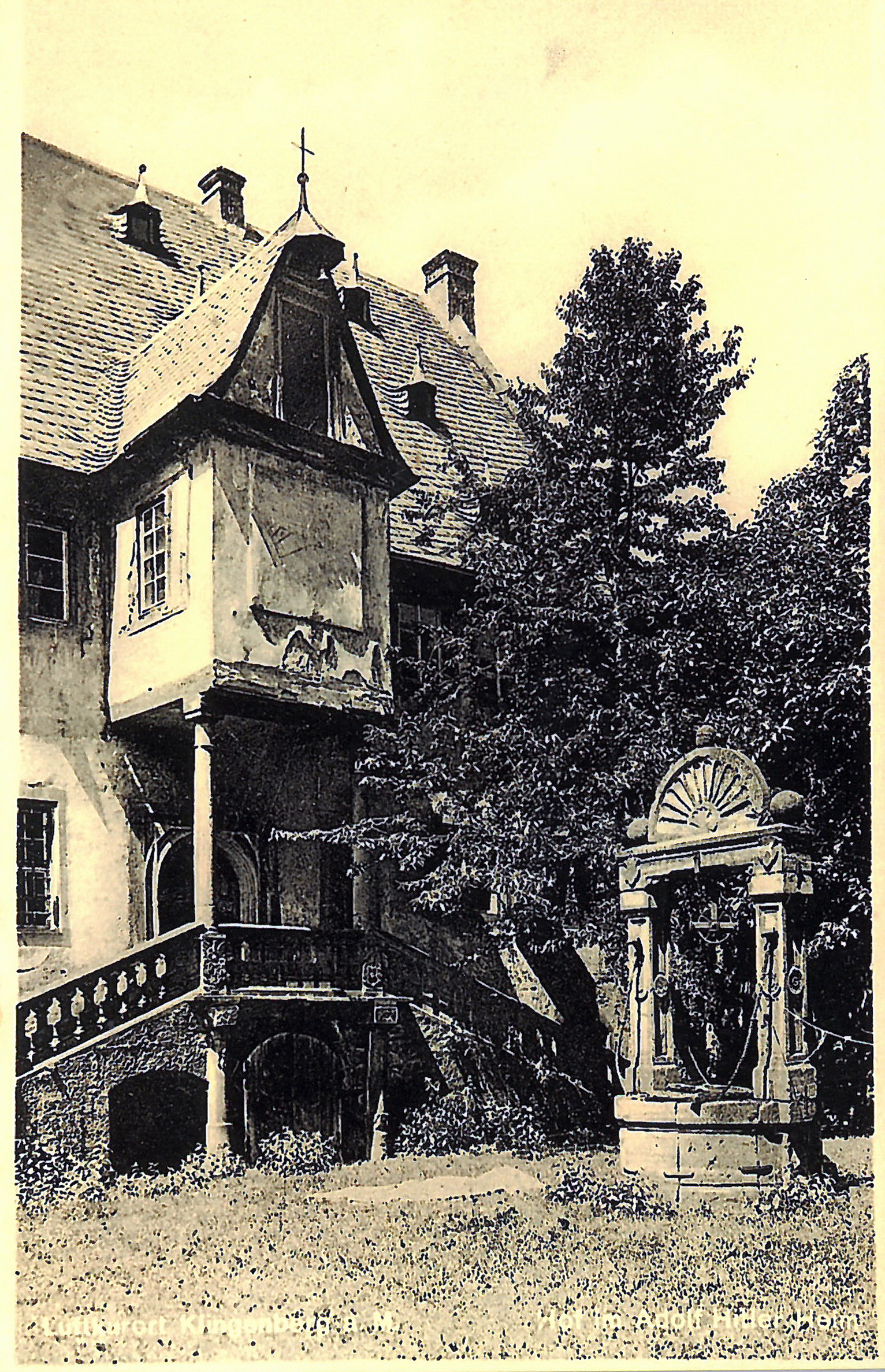 Schlosshof, Schöpfbrunnen und Haupthaus um 1936