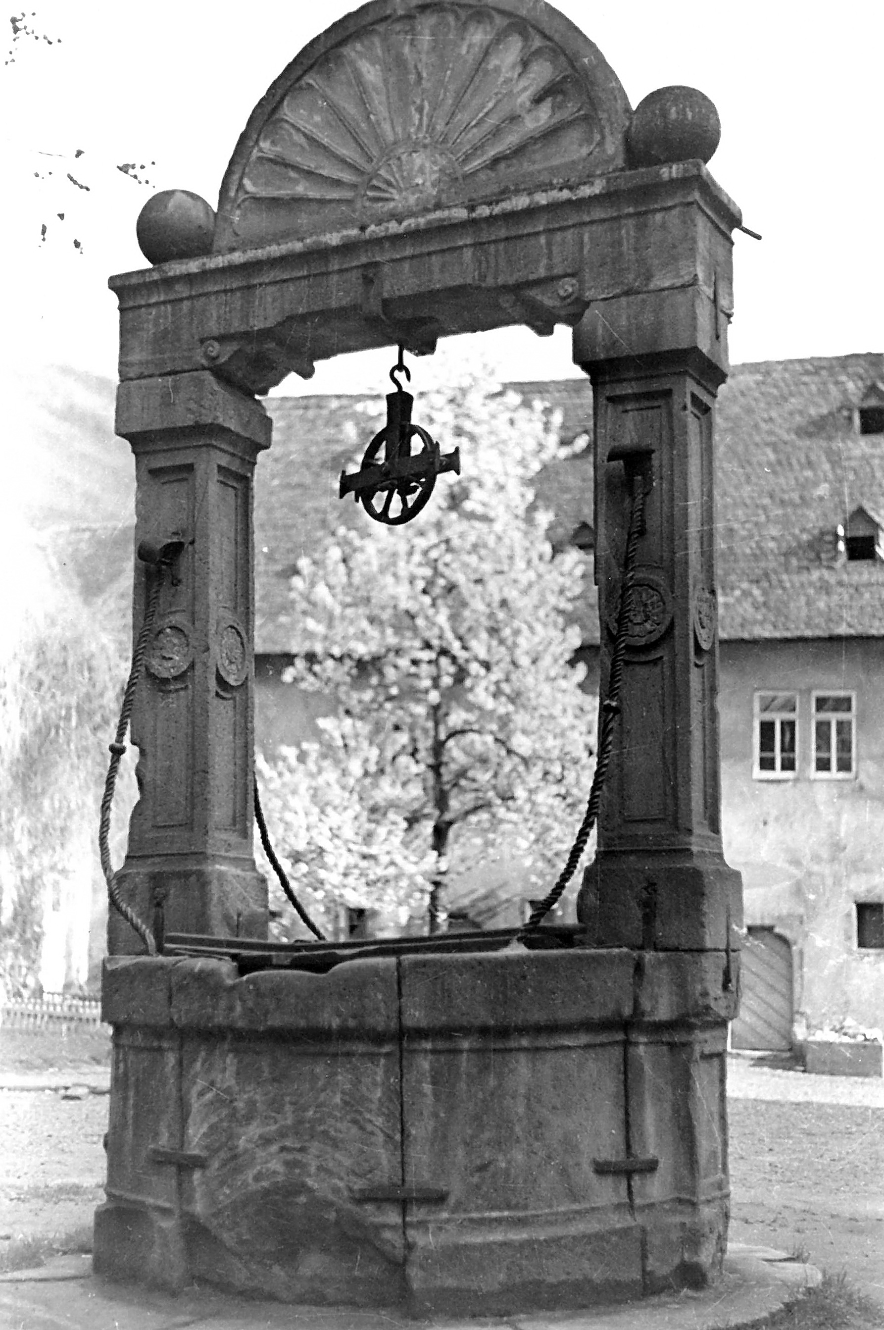 Schöpfbrunnen um 1938