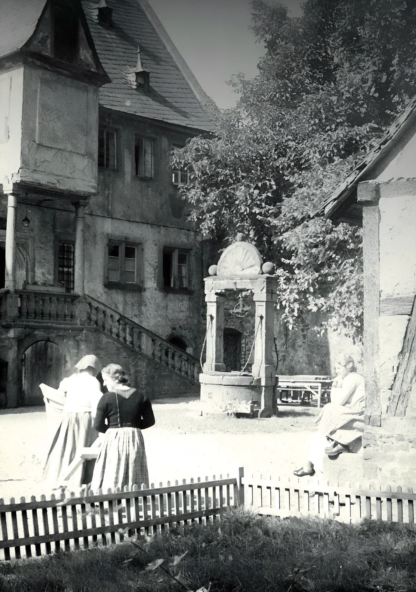 Im Innenhof des Schloss in den 1940er Jahren