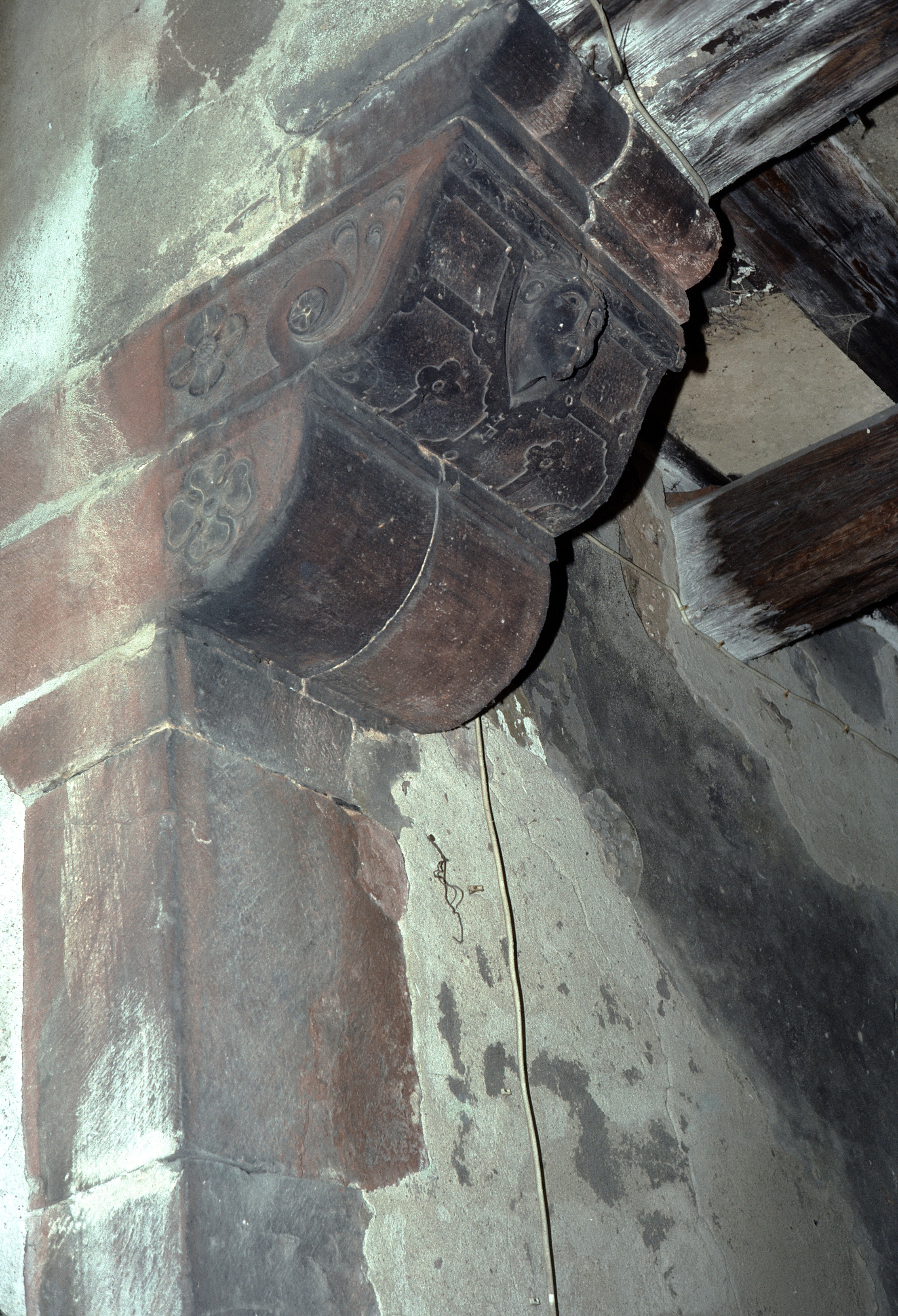 Kapitell im Durchgang des Torhauses um 1995