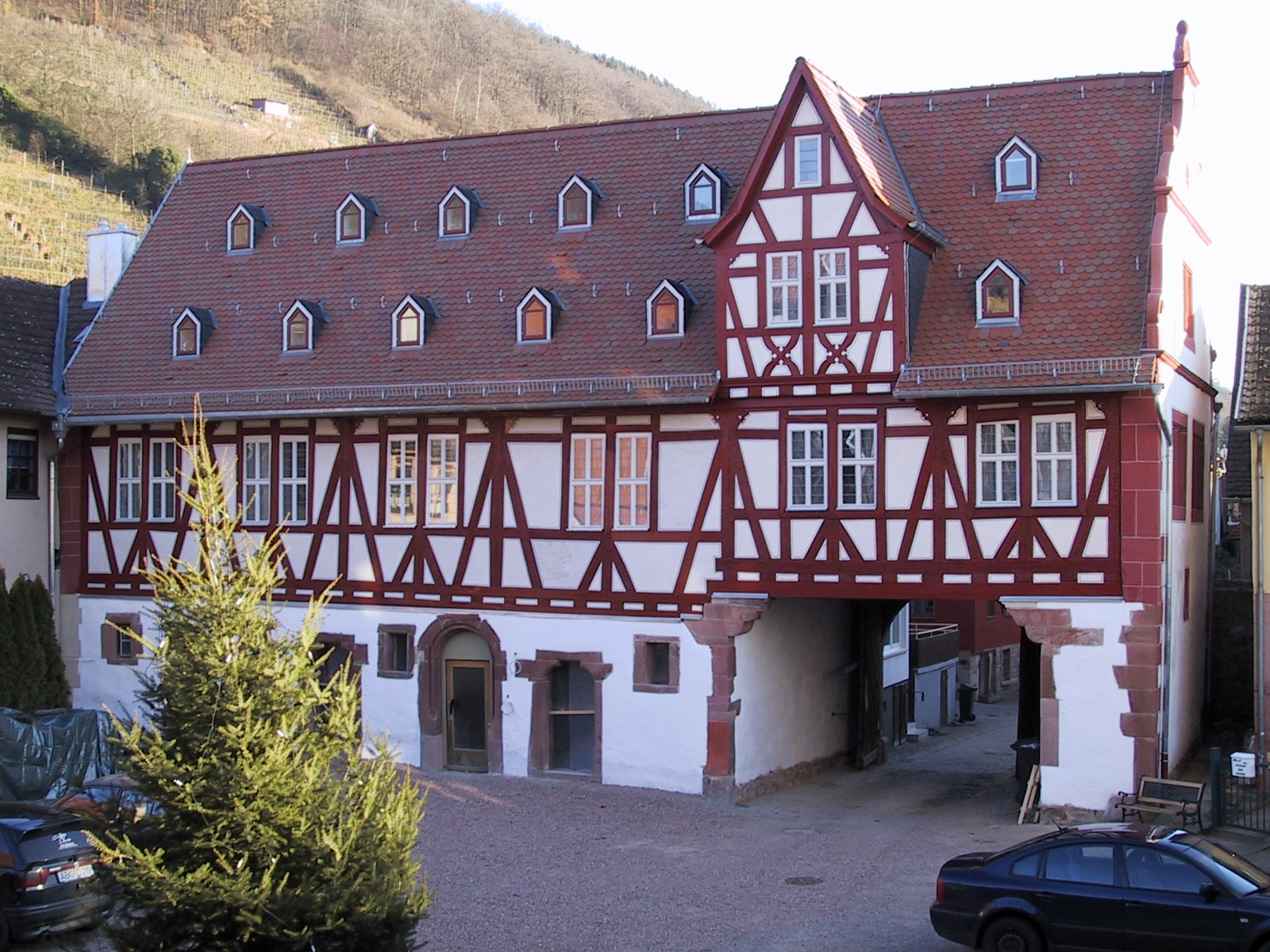 Das frisch renovierte Torhaus
