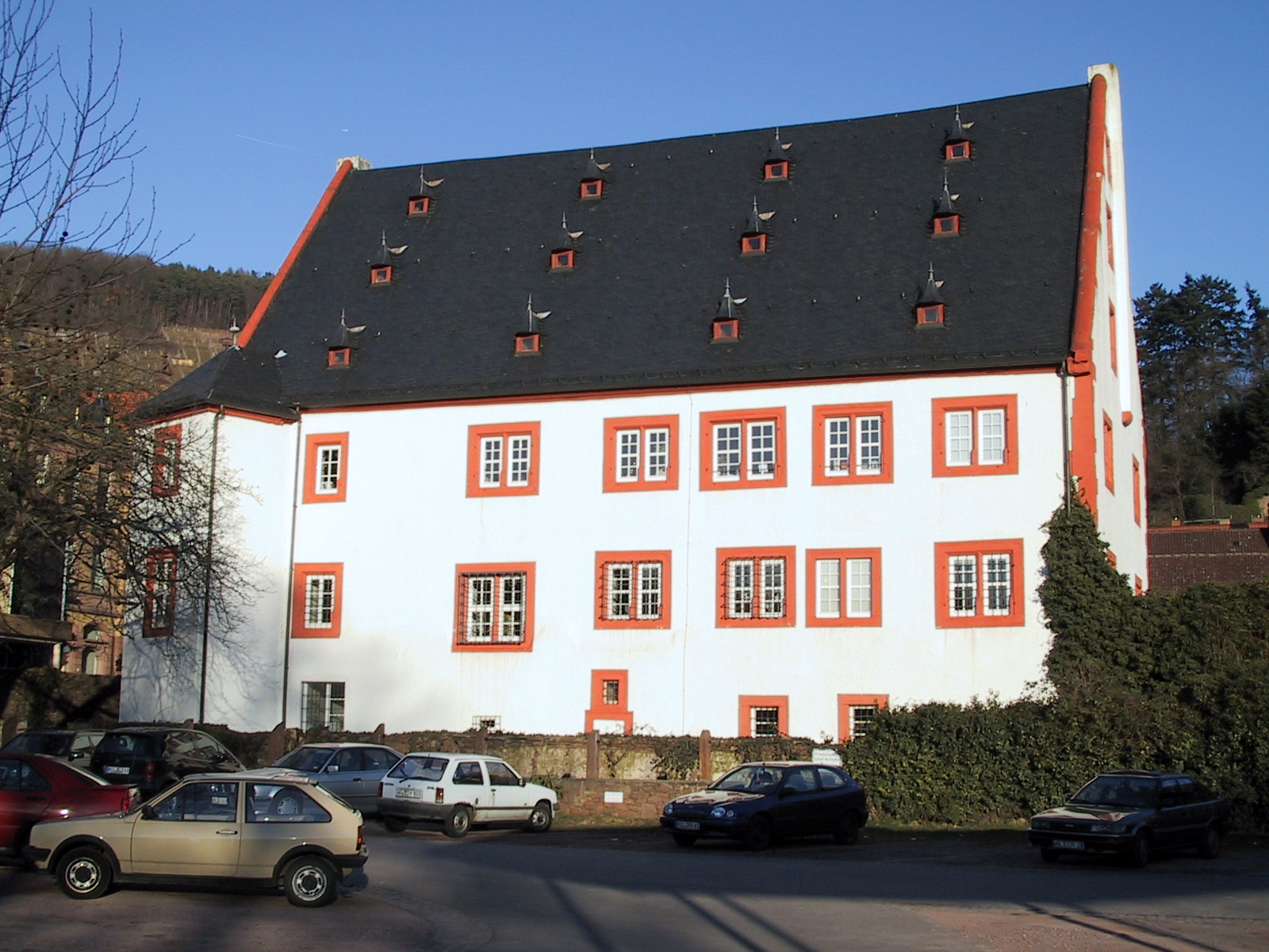 Westfassade des Haupthauses