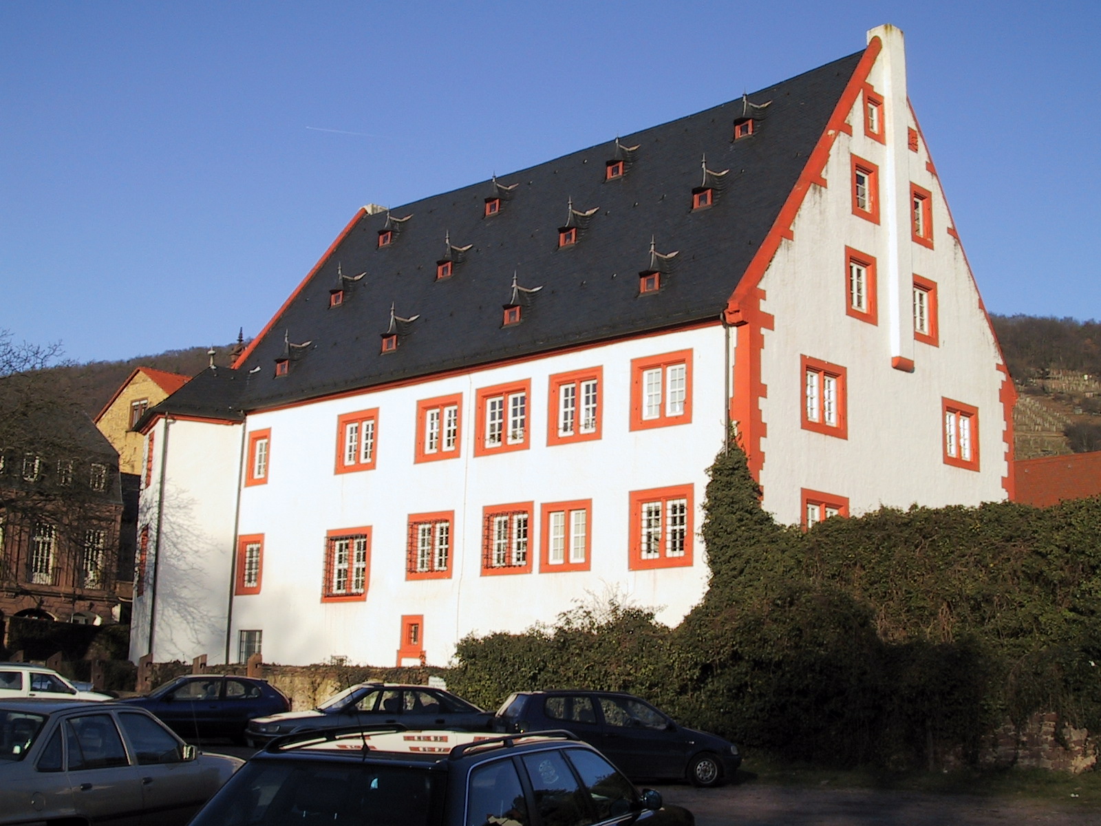 Westfassade des Haupthauses