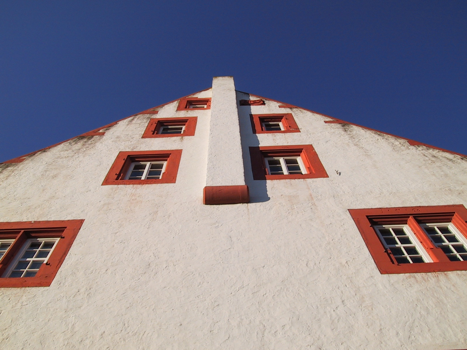 Blick in die Höhe der Südfassade