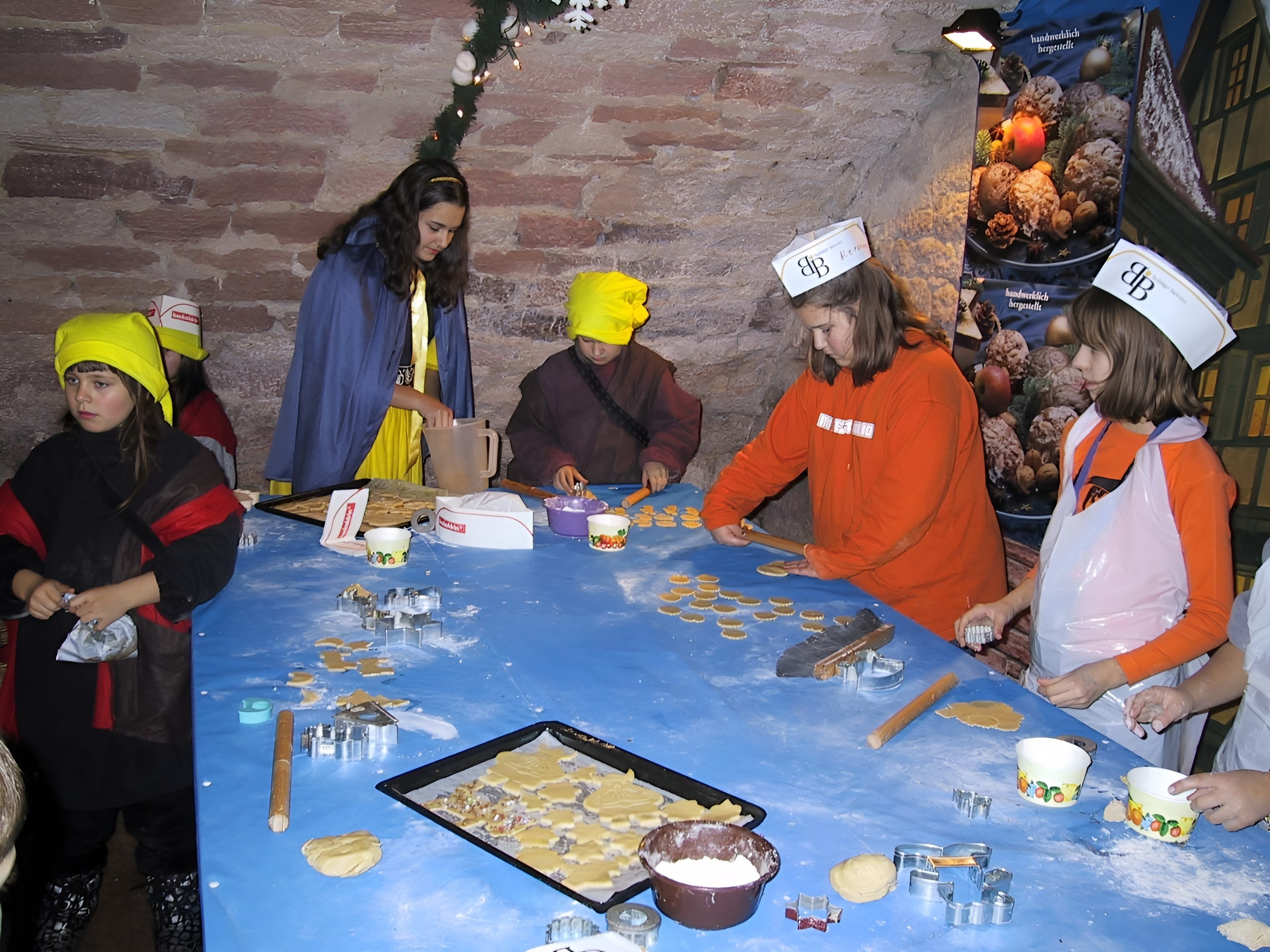 Die Weihnachtsbäckerei im Schlosskeller 2001