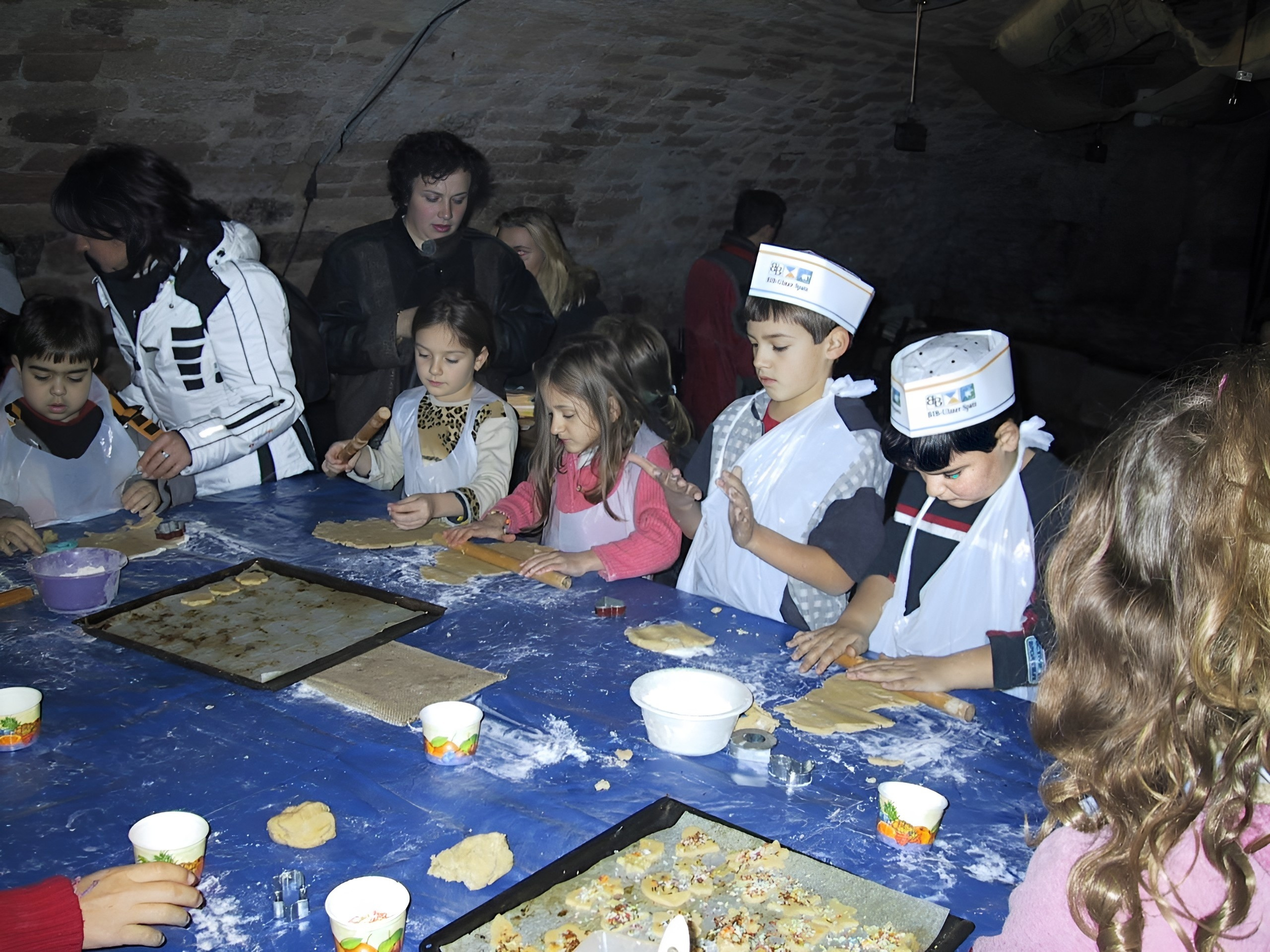 Die Weihnachtsbäckerei im Schlosskeller 2003