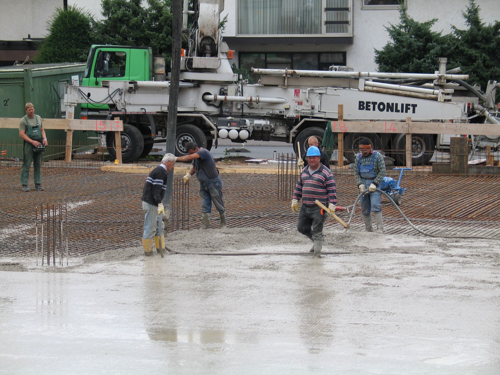 Betonieren der Bodenplatte