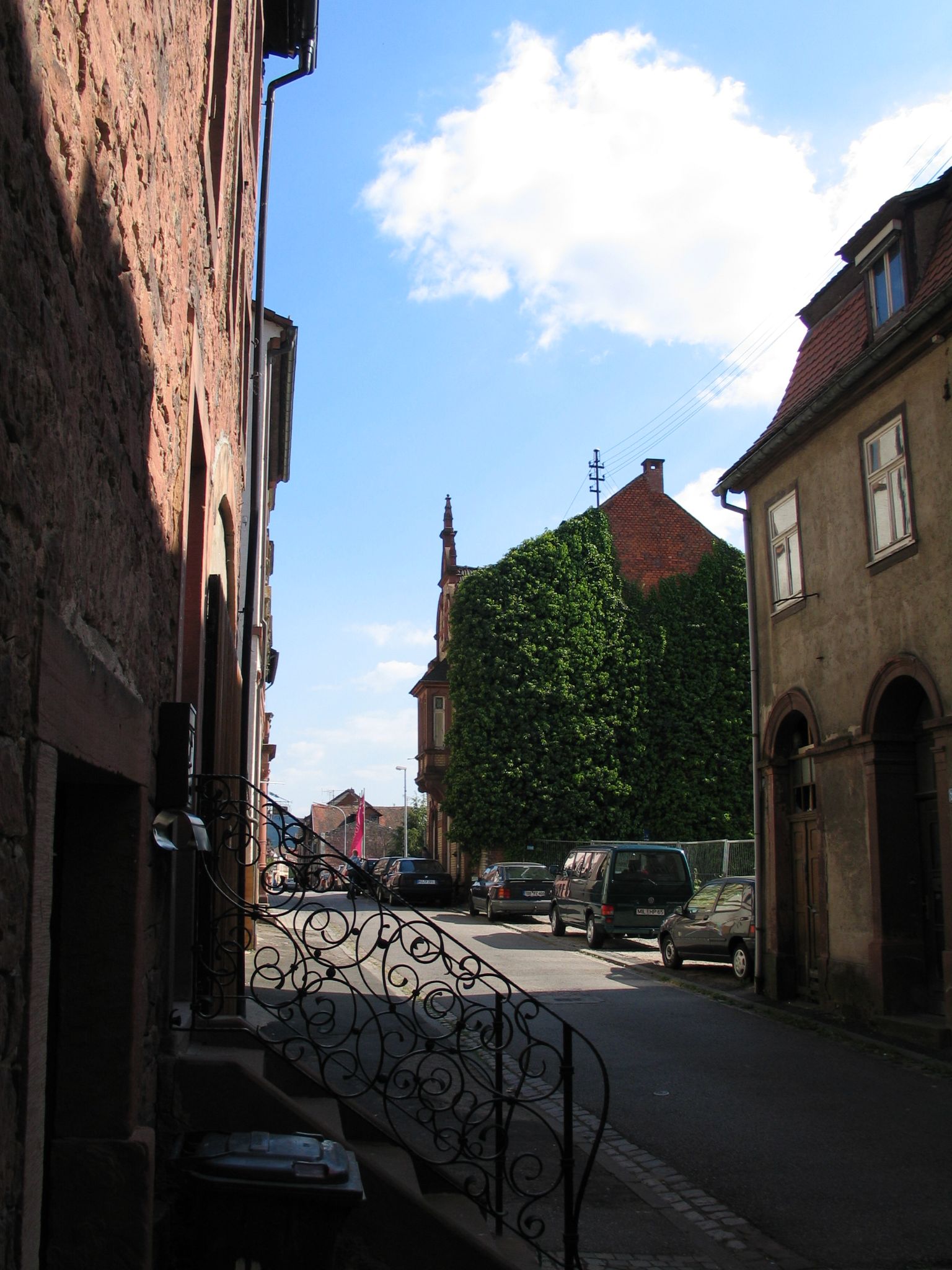 Wilhelmstraße mit Nrn. 1, 2 und 8 (alte Drogerie)