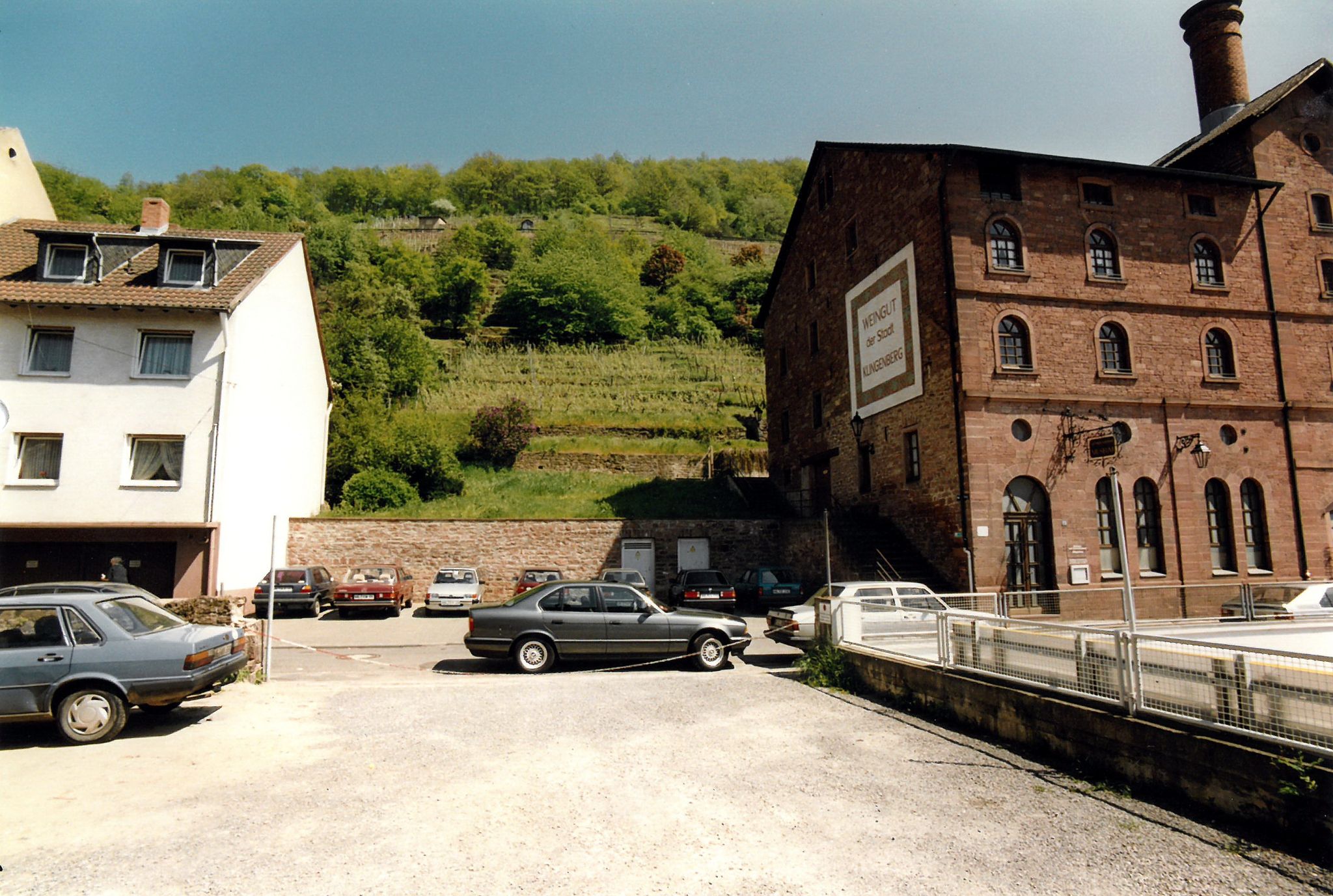Die Baulücke neben der ehemaligen Brauerei Ebert im Jahr 1993