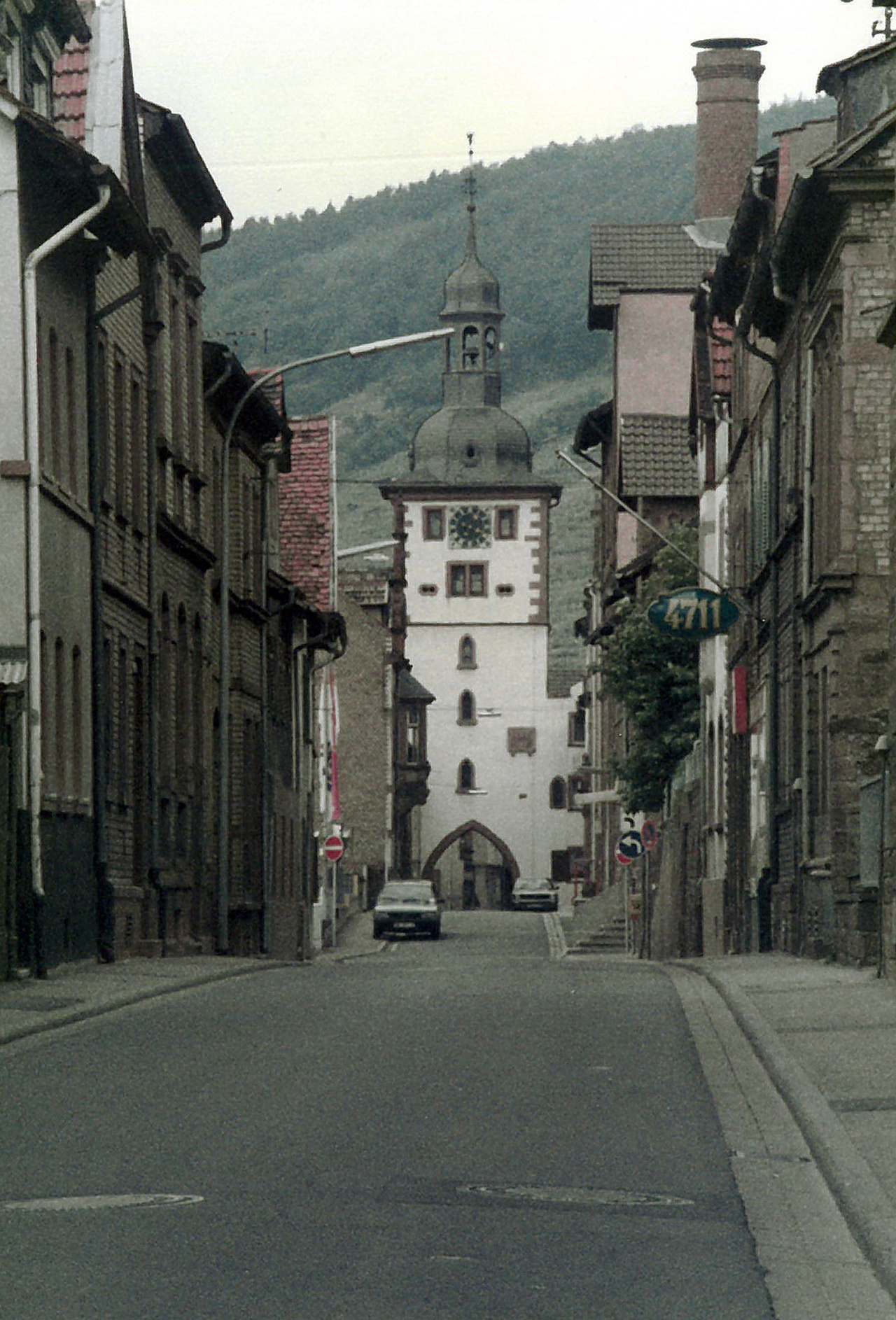 Die Wilhelmstraße von Röllfeld kommend