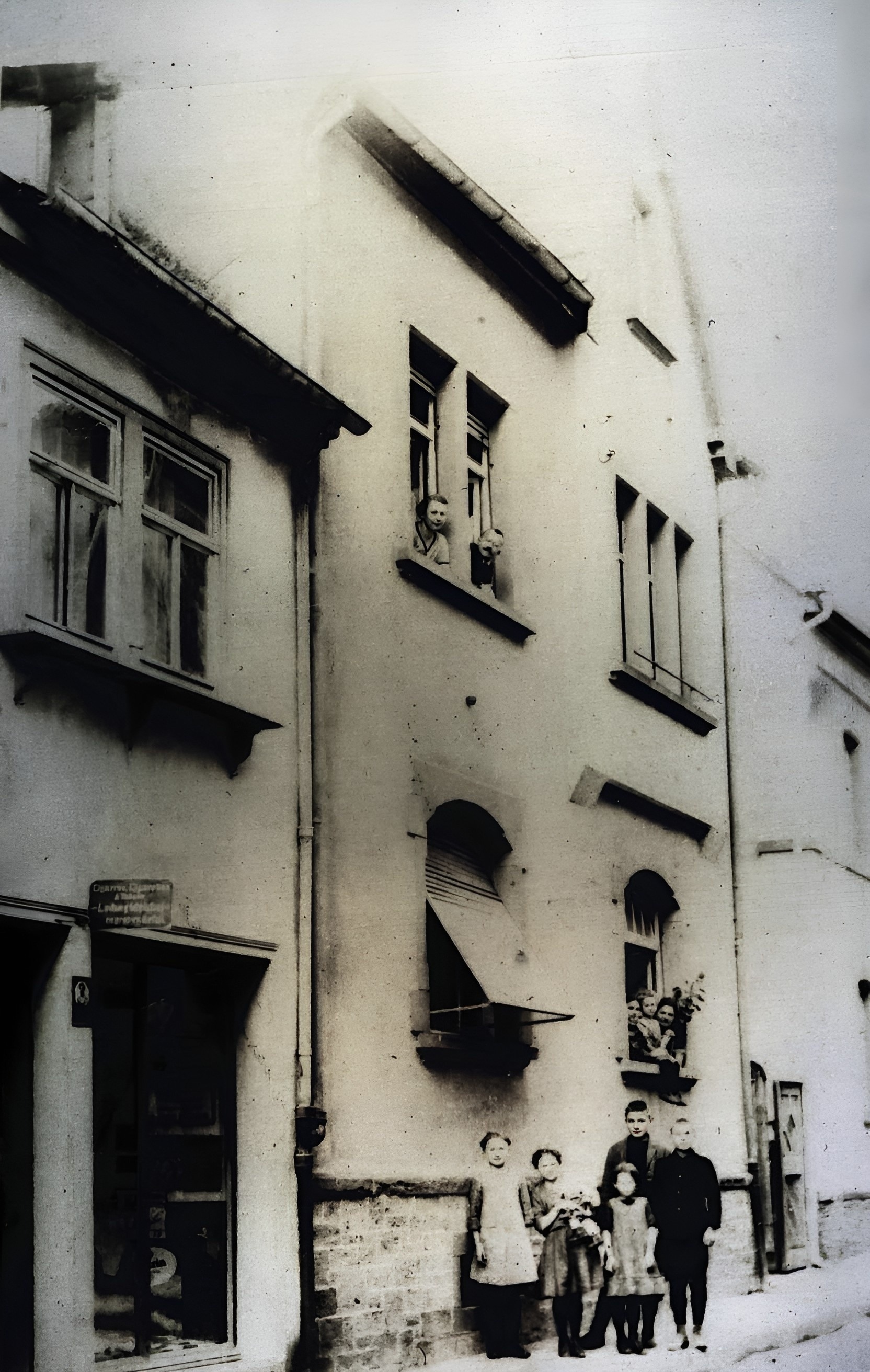 Die Wilhelmstraße 32 und 30 um 1920