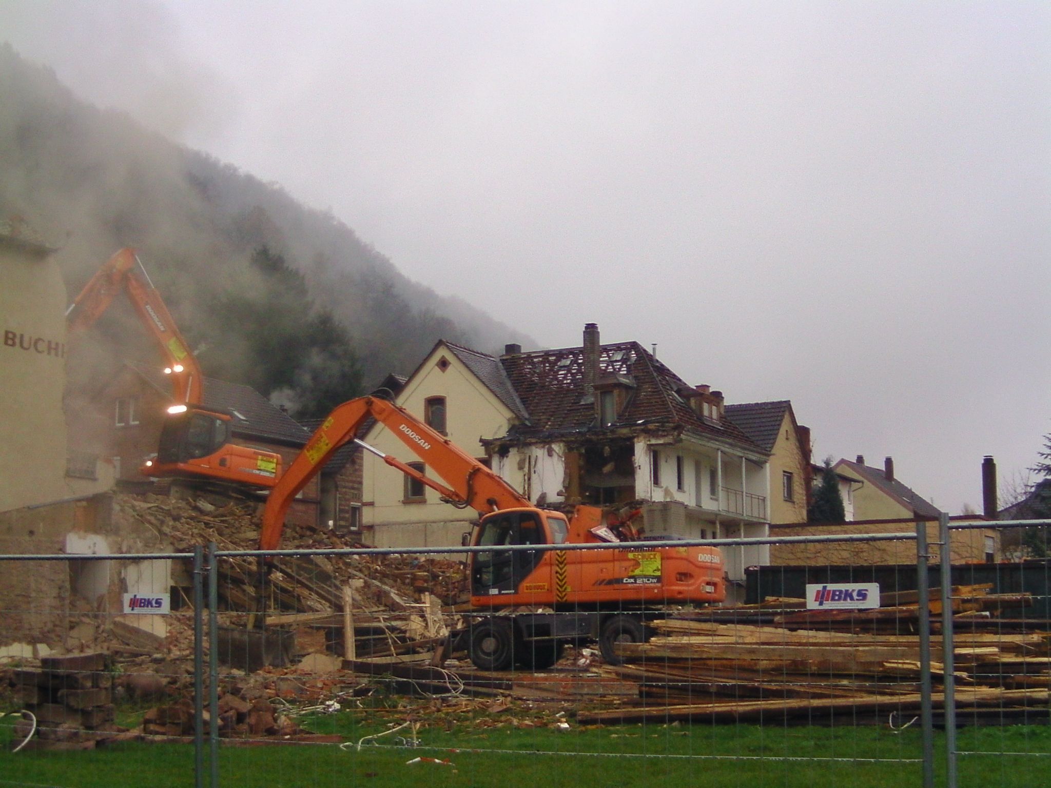 Abbruch der westlichen Häuserzeile