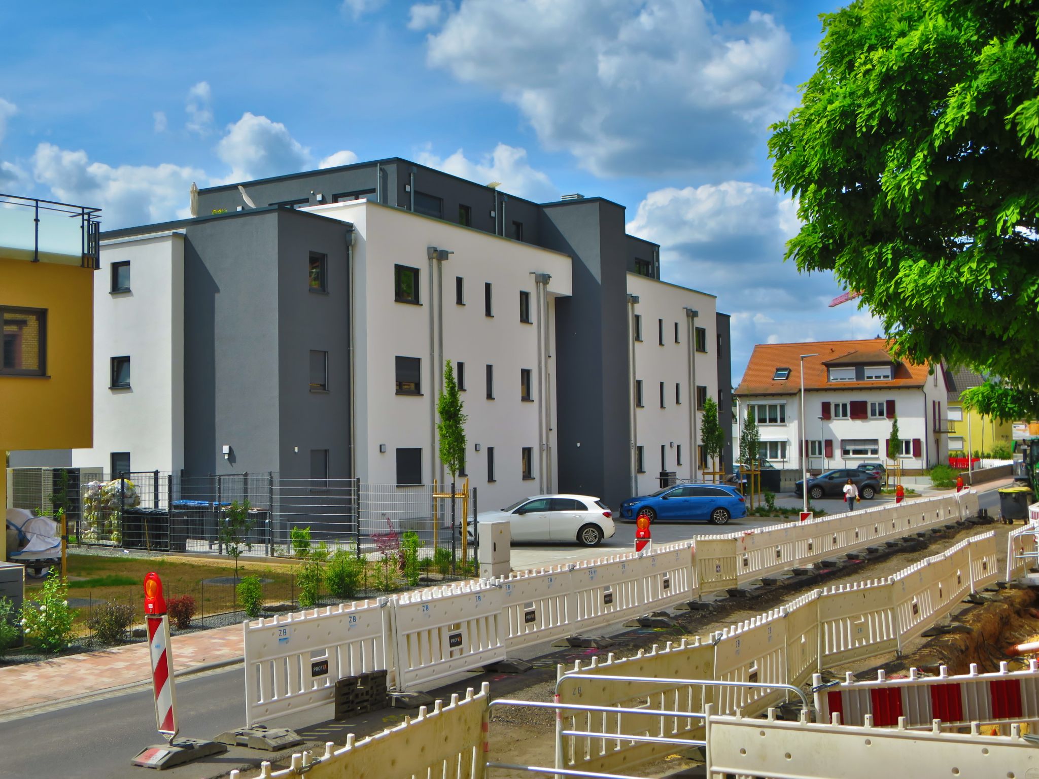 Das fertige Gebäude am 26.05.2025 (Südwestansicht)