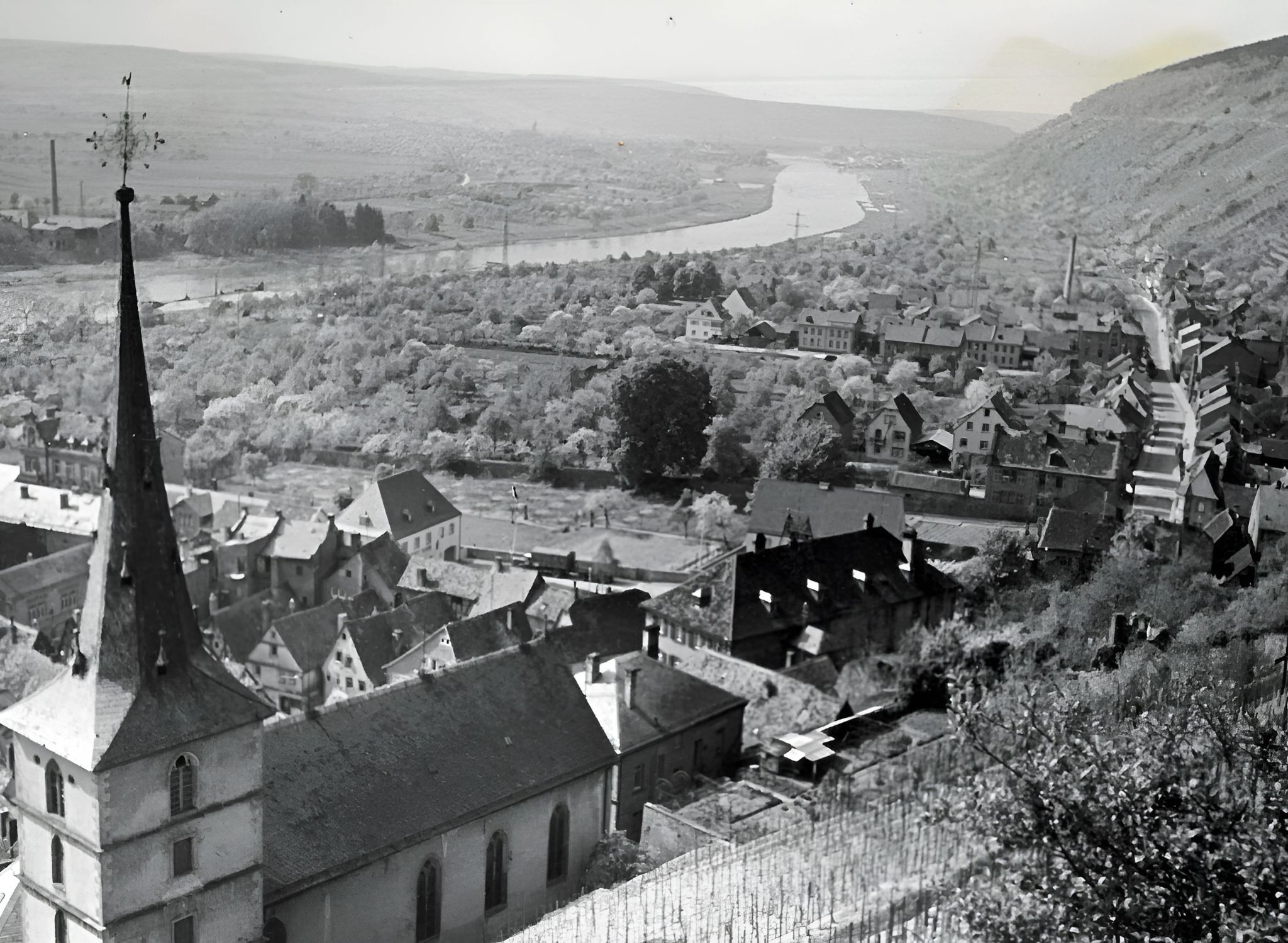 Blick von der Clingenburg ins Maintal um 1940