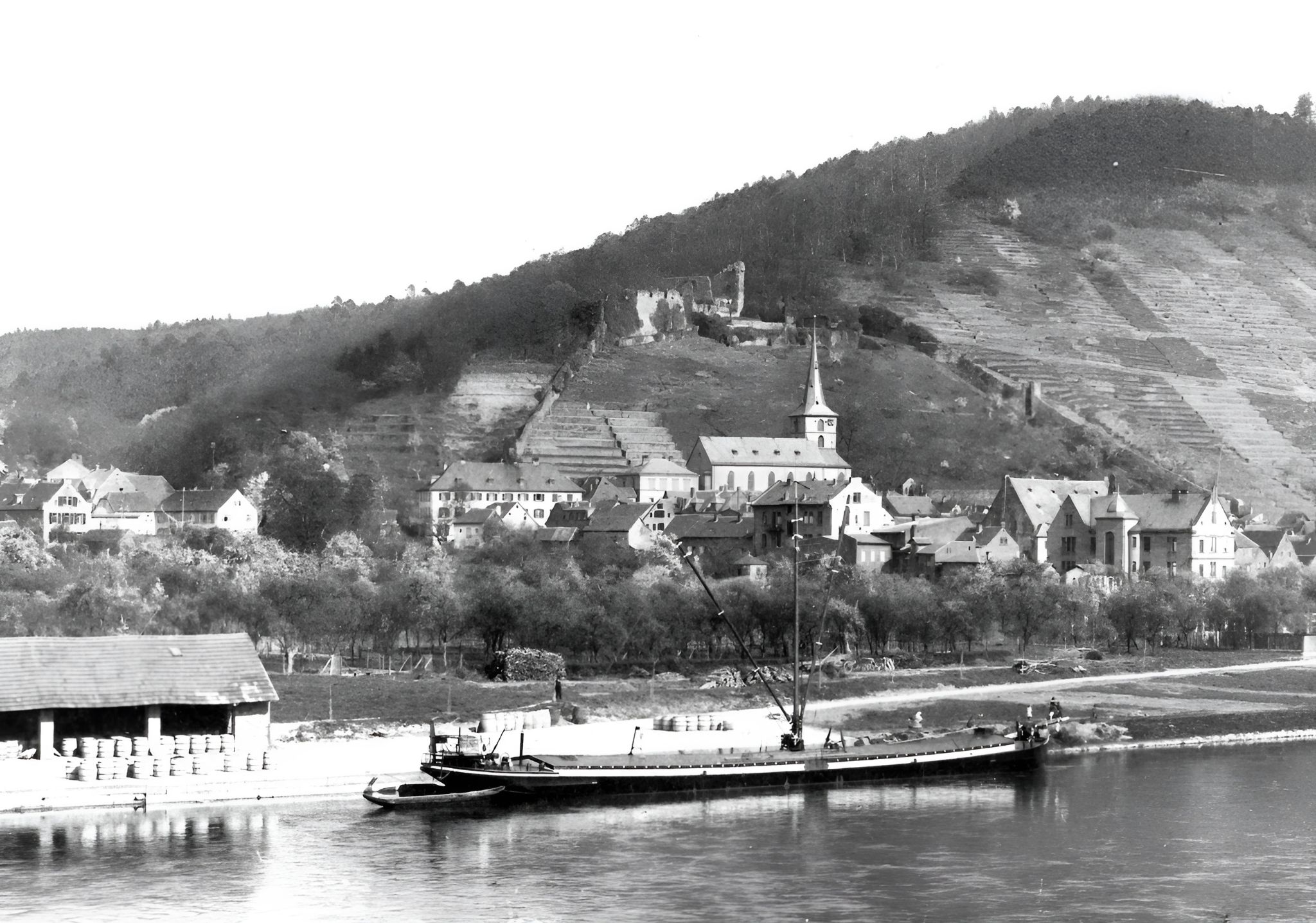 Panoramablick mit Schiffverladung um 1910