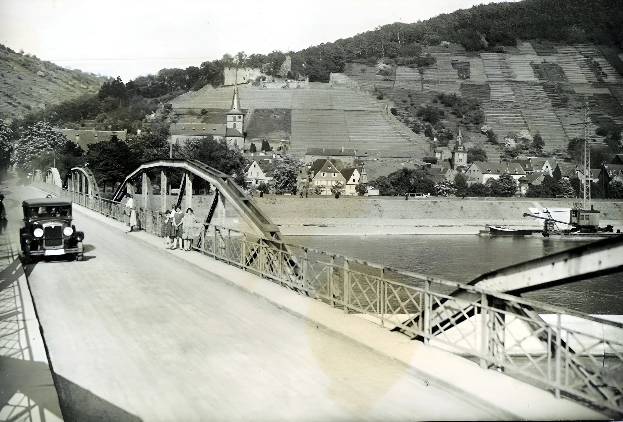 Panoramablick mit Mainbrücke