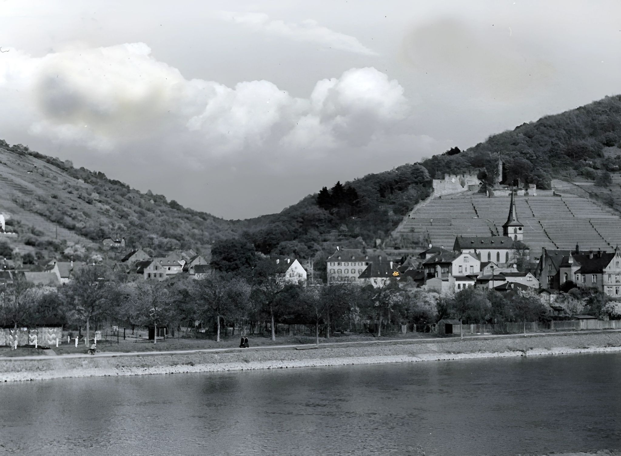 Blick über den Main nach Klingenberg