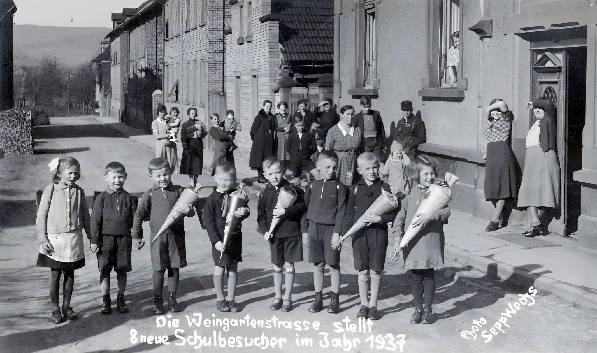 Gruppenfoto neue Schulbesucher aus der Weingartenstraße 1937