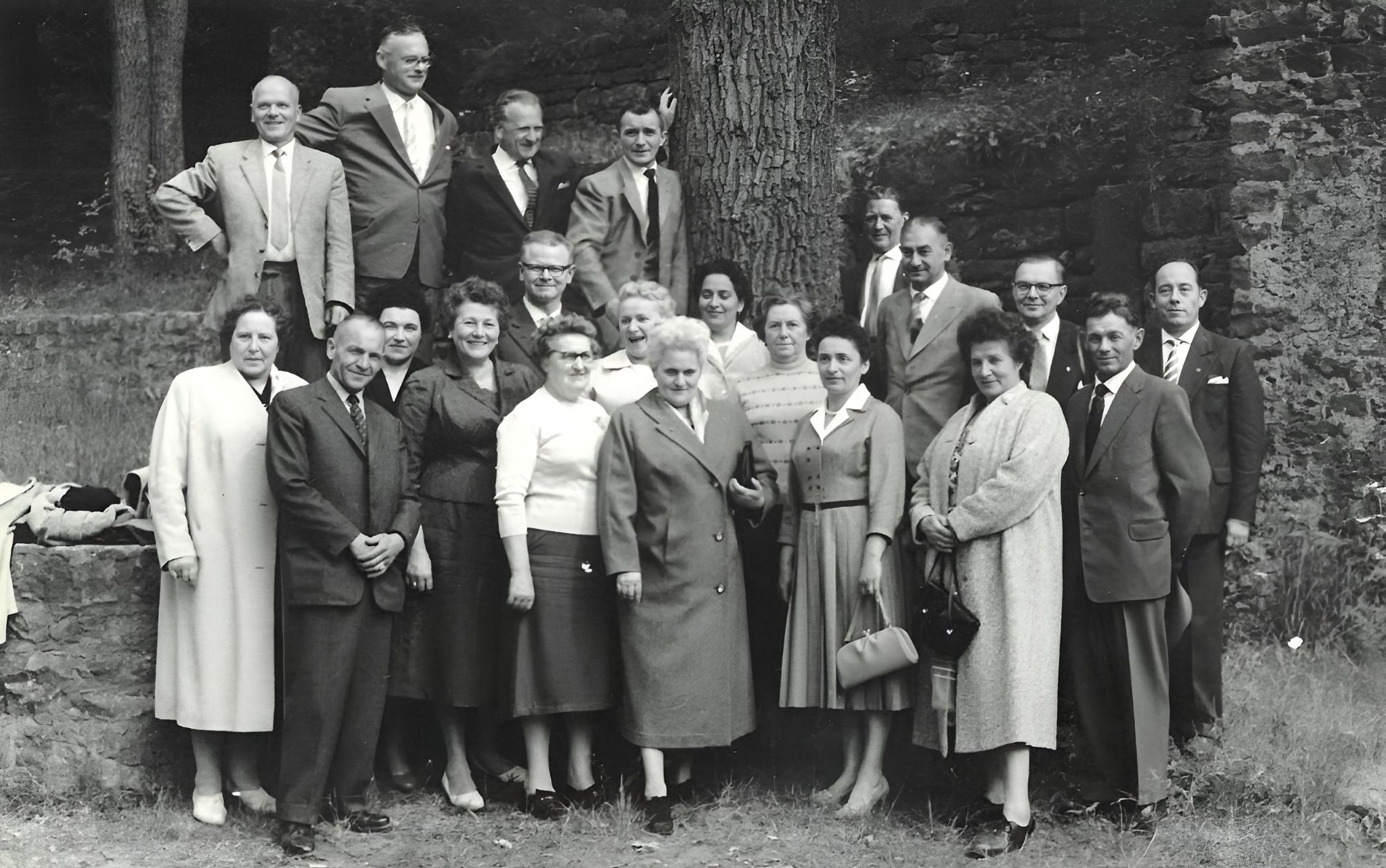 Gruppenfoto Klassentreffen Jahrgang 1907 auf der Clingenburg 1957 ?