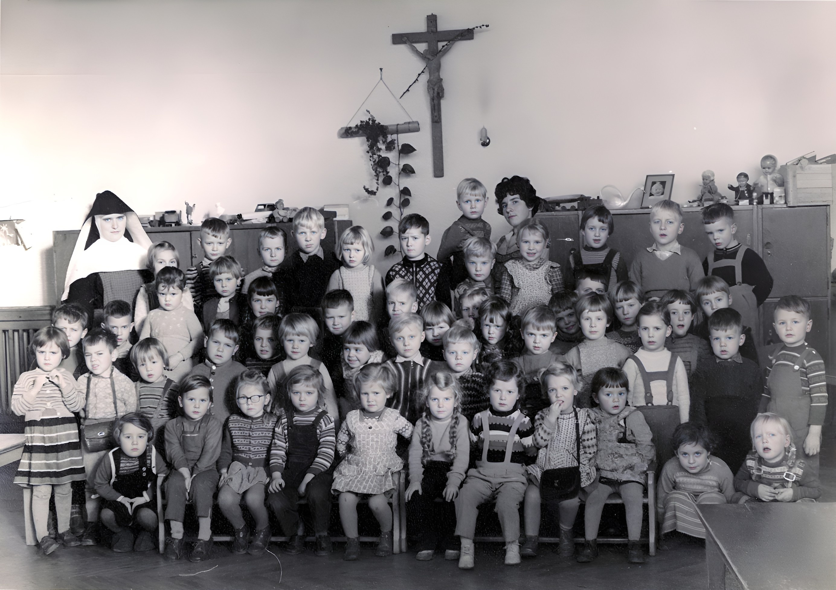 Kindergartengruppenbild 1959 im kath. Pfarrheim in Klingenberg