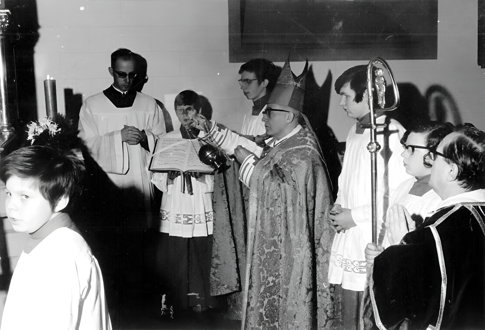 Einweihung des neuen Altars am 16.01.1972 durch Bischof Dr. Josef Stangl