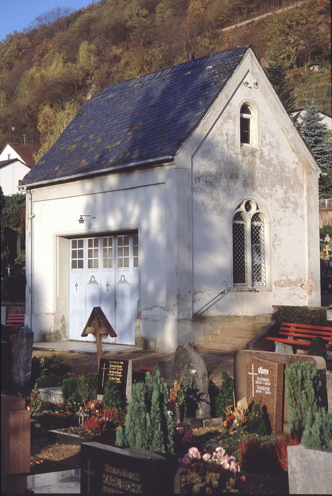 Das ehemalige Leichenhaus (Süd- und Westseite)