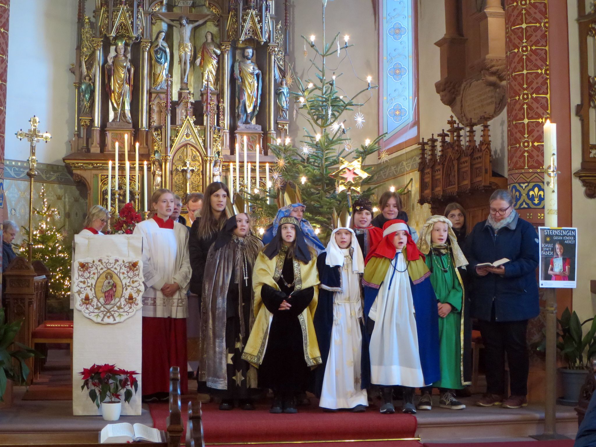 Sternsinger 2026 beim Entsendungsgottesdienst in der Pfarrkirche